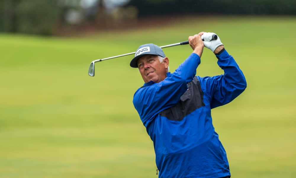 Kirk Triplett, blue jacket, lush green course, SD Desktop Wallpaper