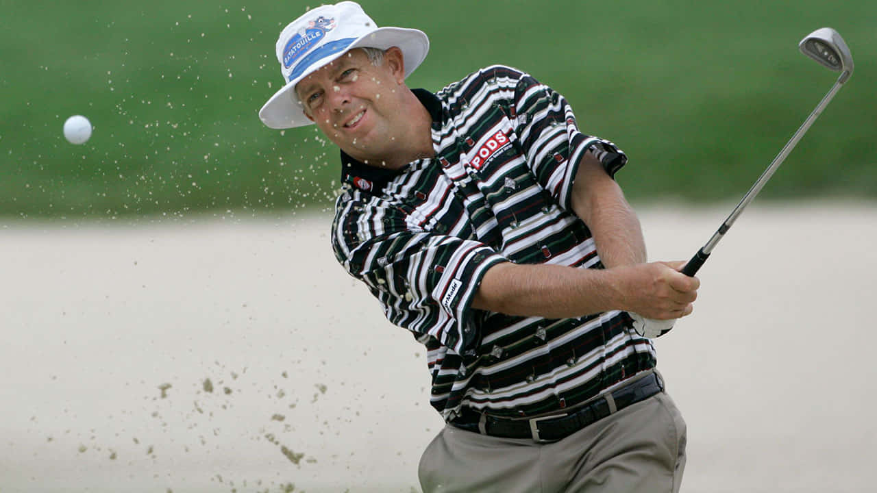 Kirk Triplett, golf ball mid-air, sand spraying, HD Desktop Wallpaper