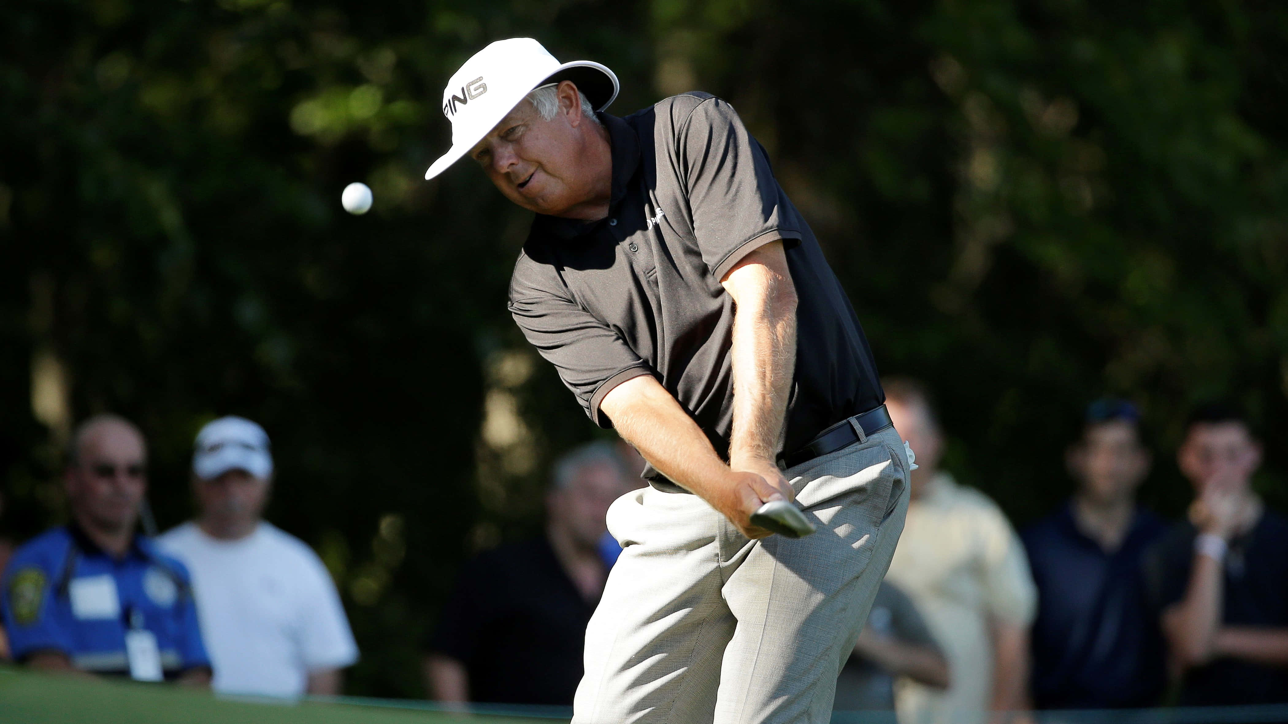 Kirk Triplett, golf ball, white cap, 4K Desktop Wallpaper