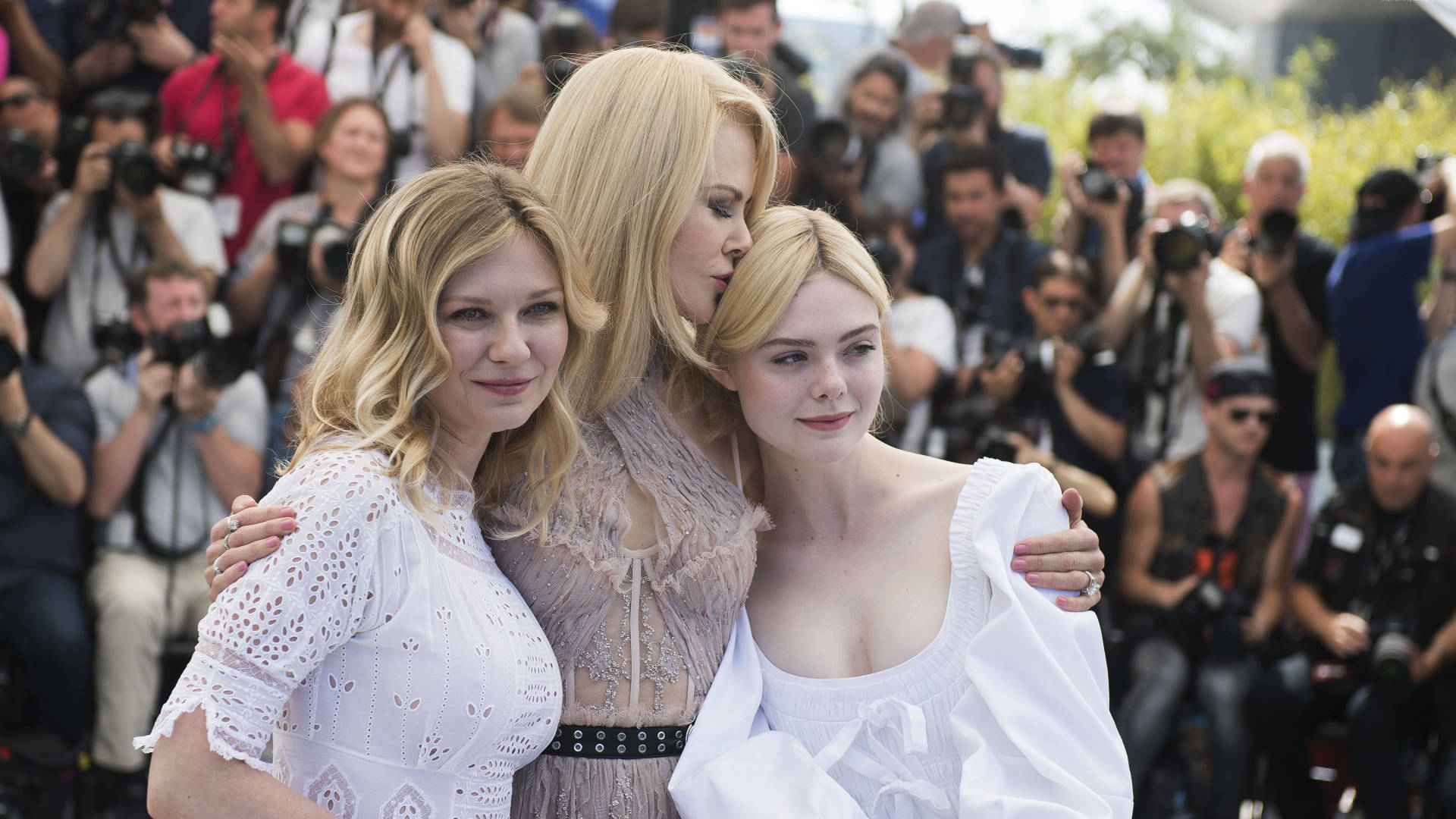 Kirsten Dunst, white dresses, red carpet, Full HD Desktop Wallpaper
