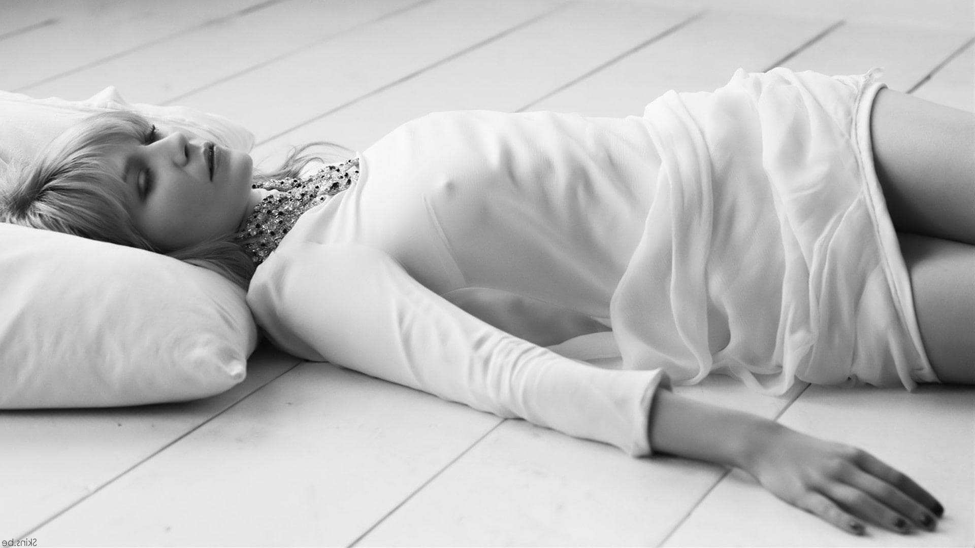 Kirsten Dunst, white dress, wooden floor, Full HD Desktop Wallpaper