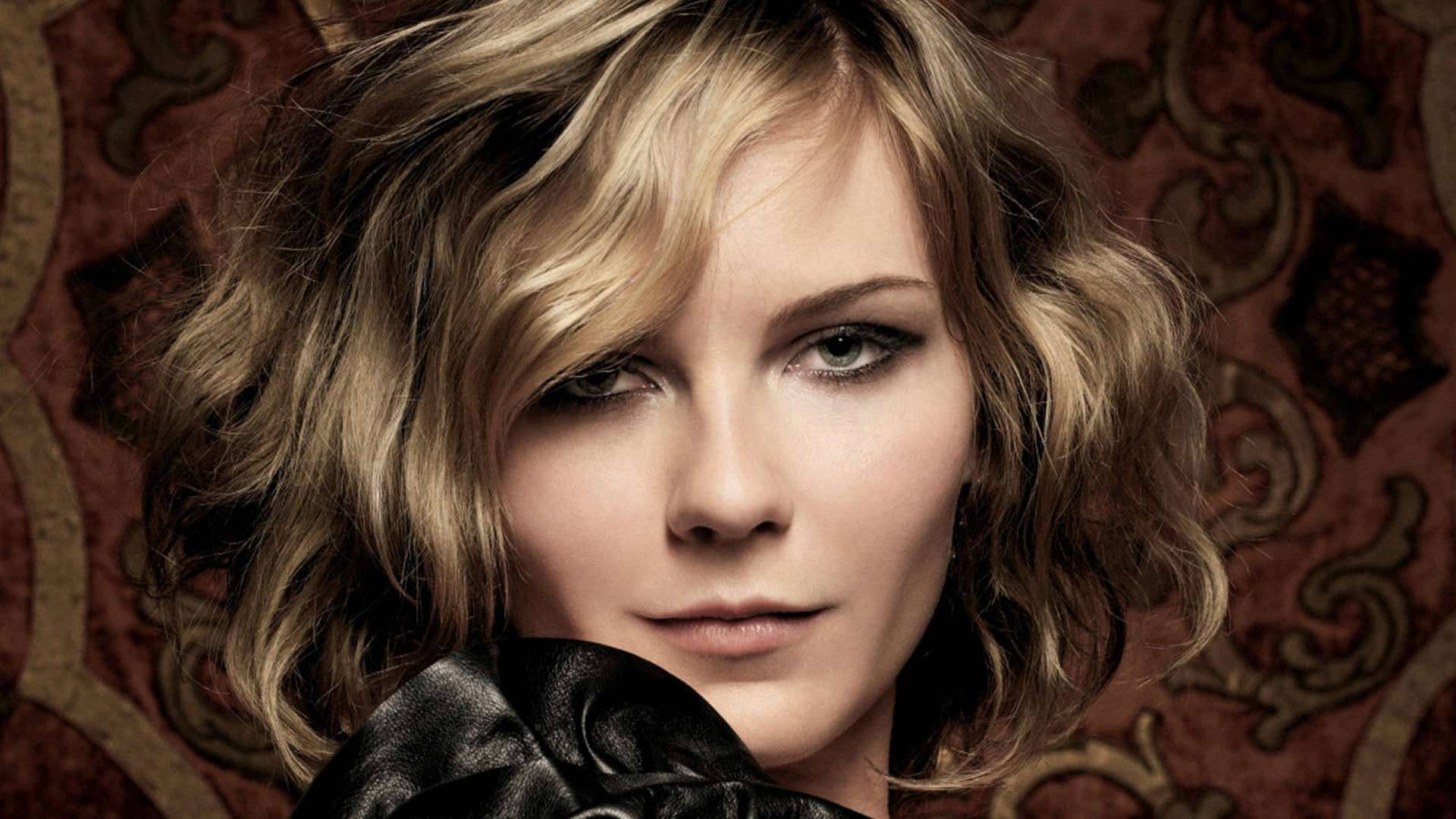Kirsten Dunst, wavy blonde hair, red and gold tapestry, Full HD Desktop Wallpaper