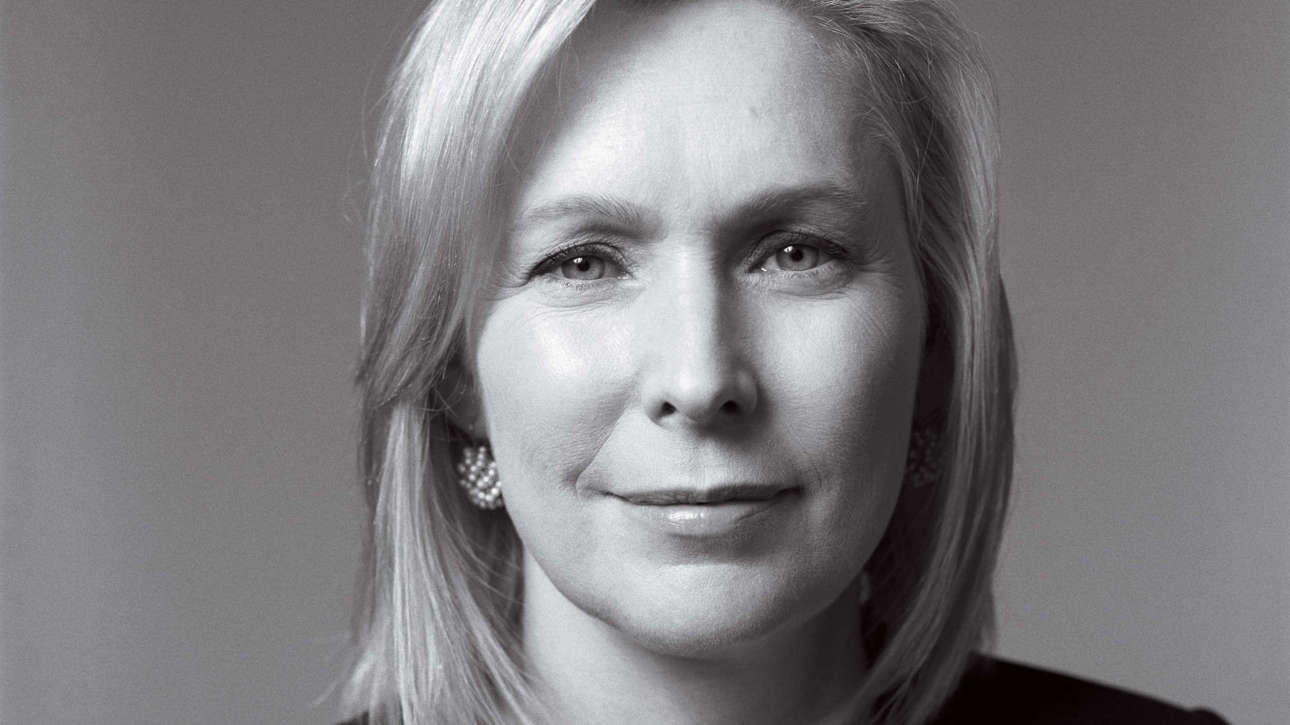 Kirsten Gillibrand, monochrome, neutral gray background, 2K Desktop Wallpaper