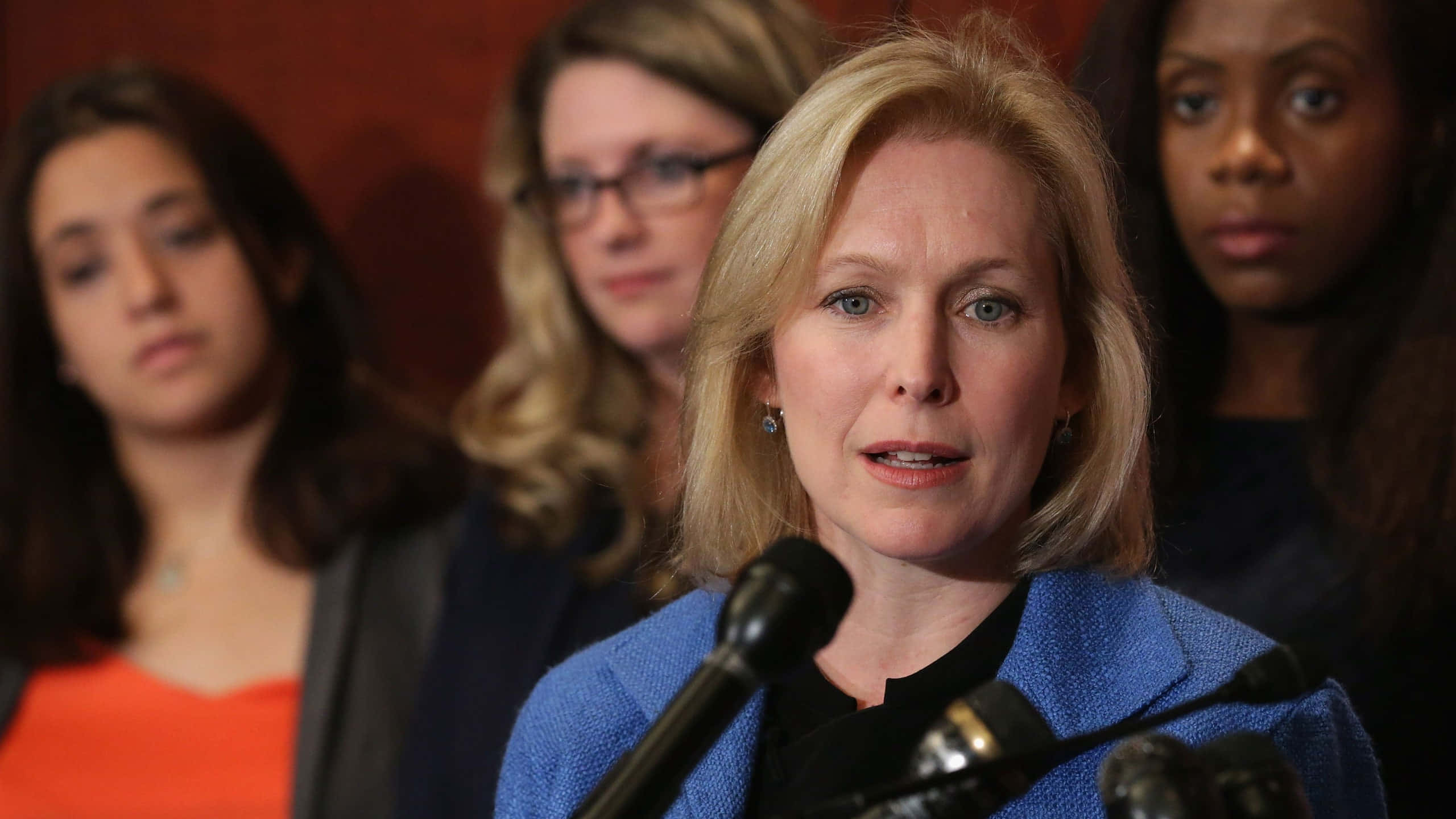 Kirsten Gillibrand, blue blazer, microphones, 2K Desktop Wallpaper