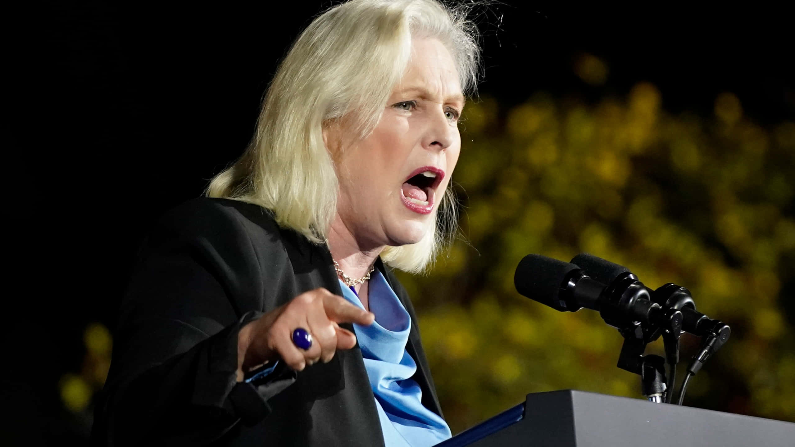 Kirsten Gillibrand, podium, microphones, 2K Desktop Wallpaper