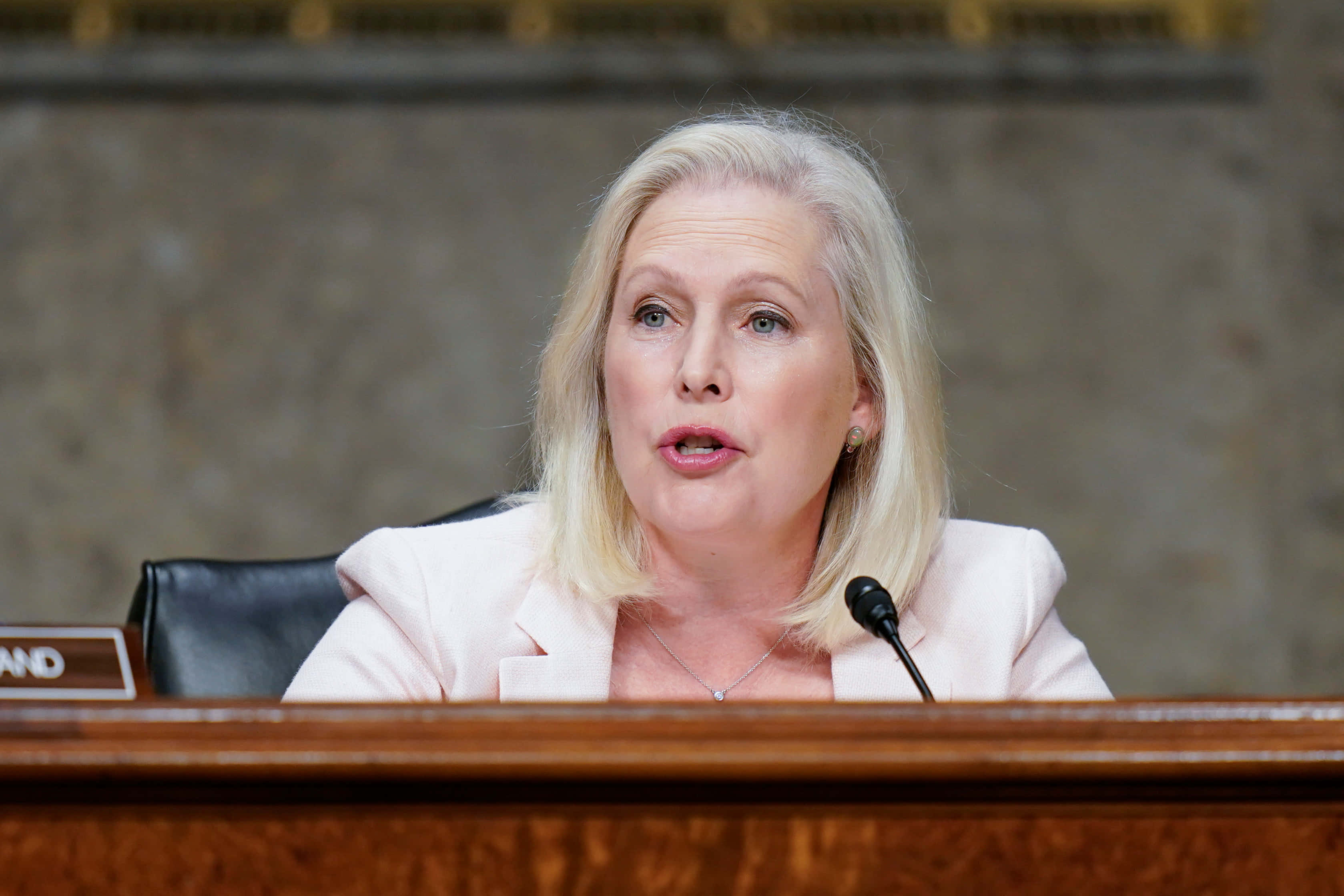 Kirsten Gillibrand, light pink blazer, microphone, 2K Desktop Wallpaper