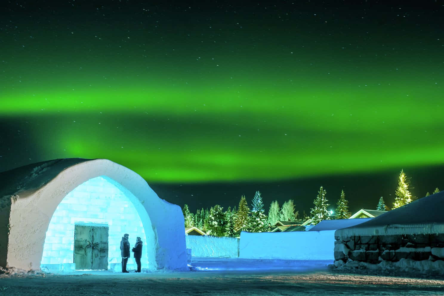 Kiruna skyline, aurora borealis, glowing blue ice igloo, HD Desktop Wallpaper