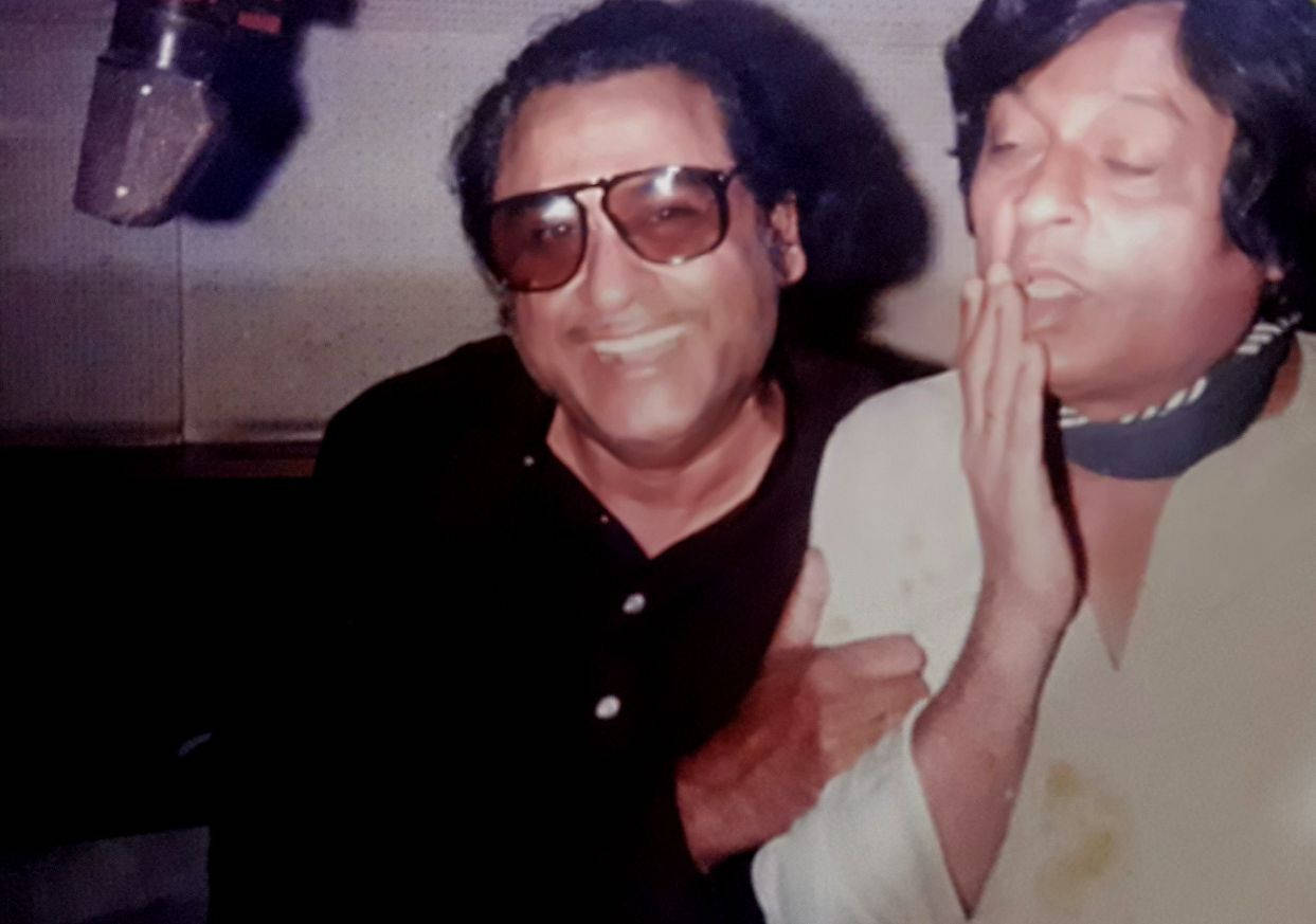 Kishore Kumar, sunglasses, dimly lit room, SD Desktop Wallpaper