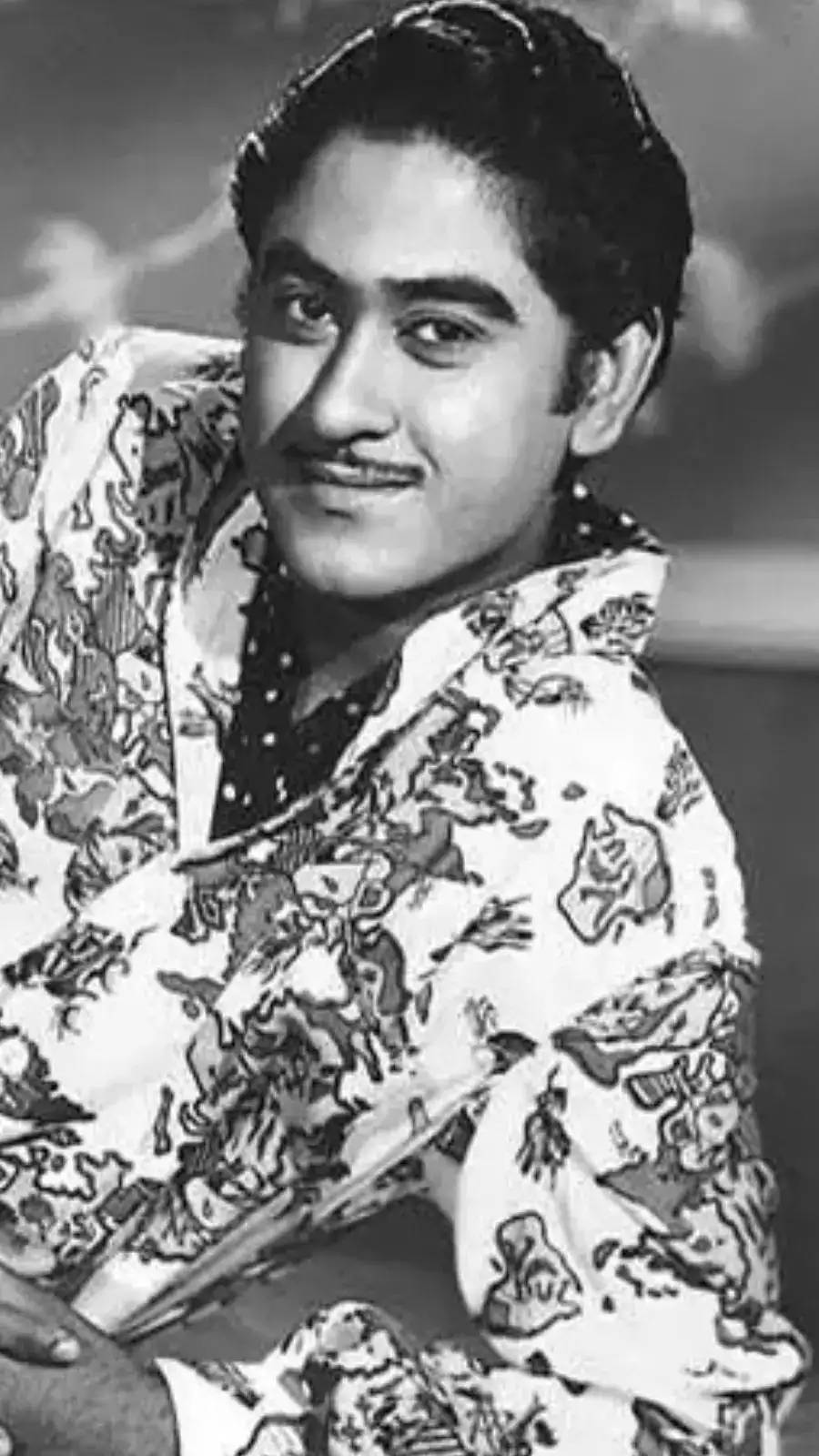 Kishore Kumar, patterned button down shirt, black and white portrait, HD Phone Wallpaper