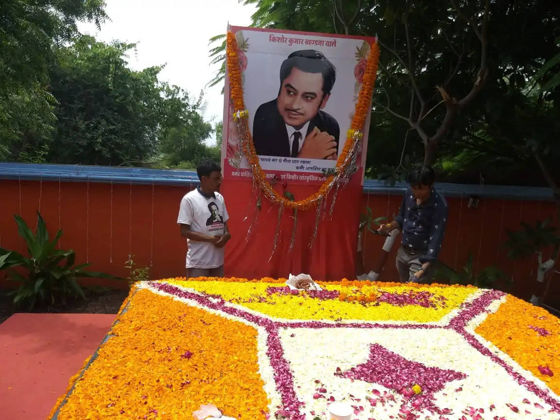 Kishore Kumar, orange yellow and pink petals, star pattern, SD Desktop Wallpaper