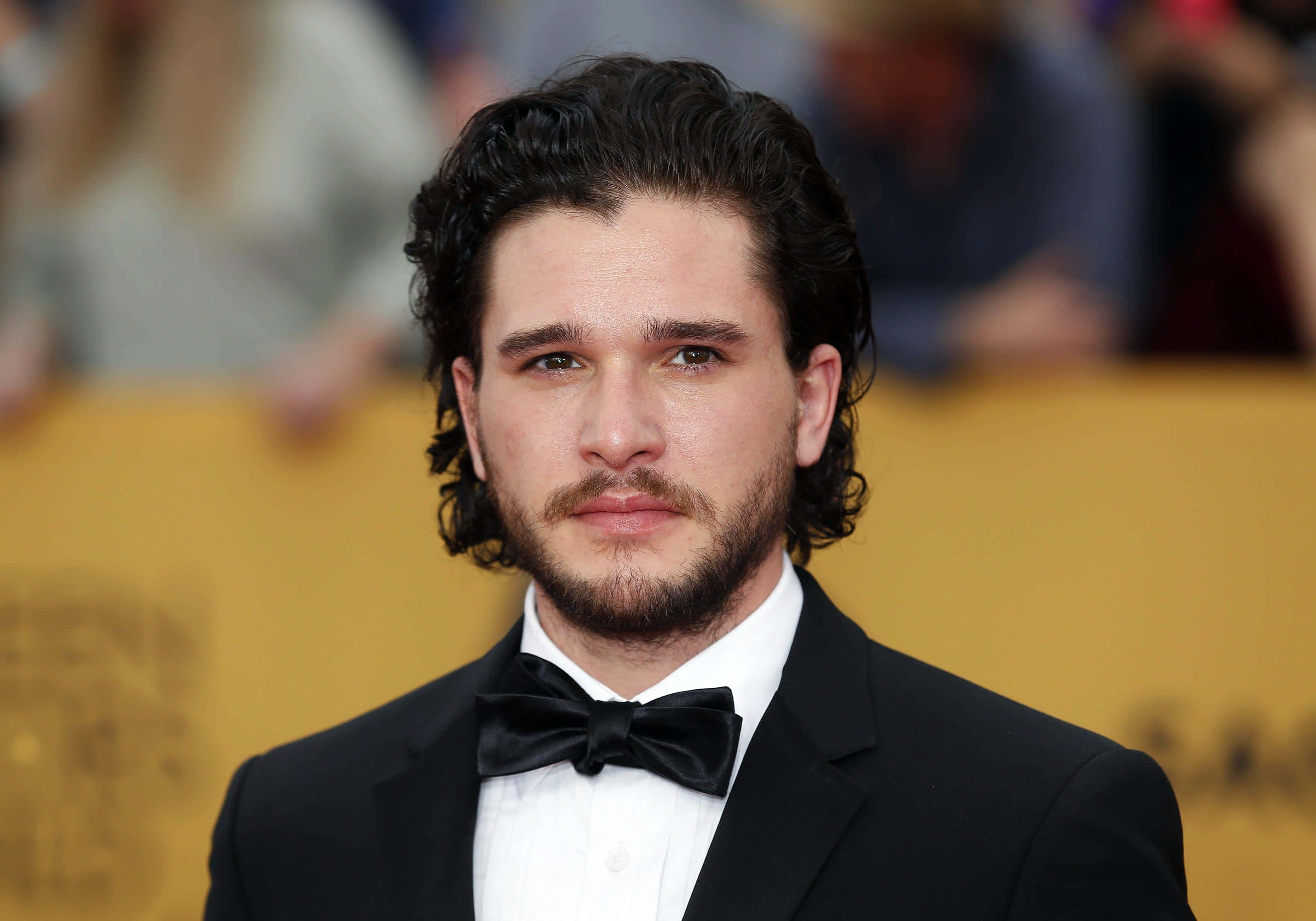 Kit Harington, black tuxedo, bow tie, 2K Desktop Wallpaper