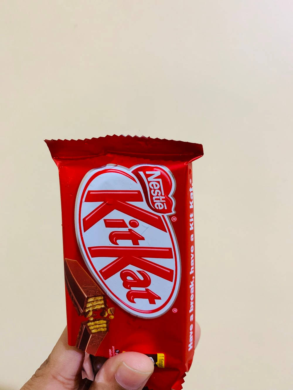 Kit Kat, bright red, beige background, HD Phone Wallpaper