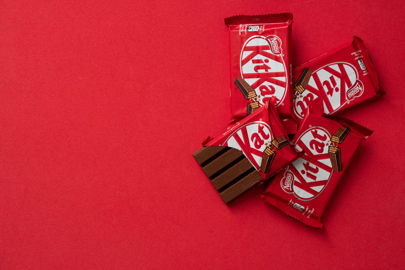 Kit Kat, red wrappers, solid red background, HD Desktop Wallpaper