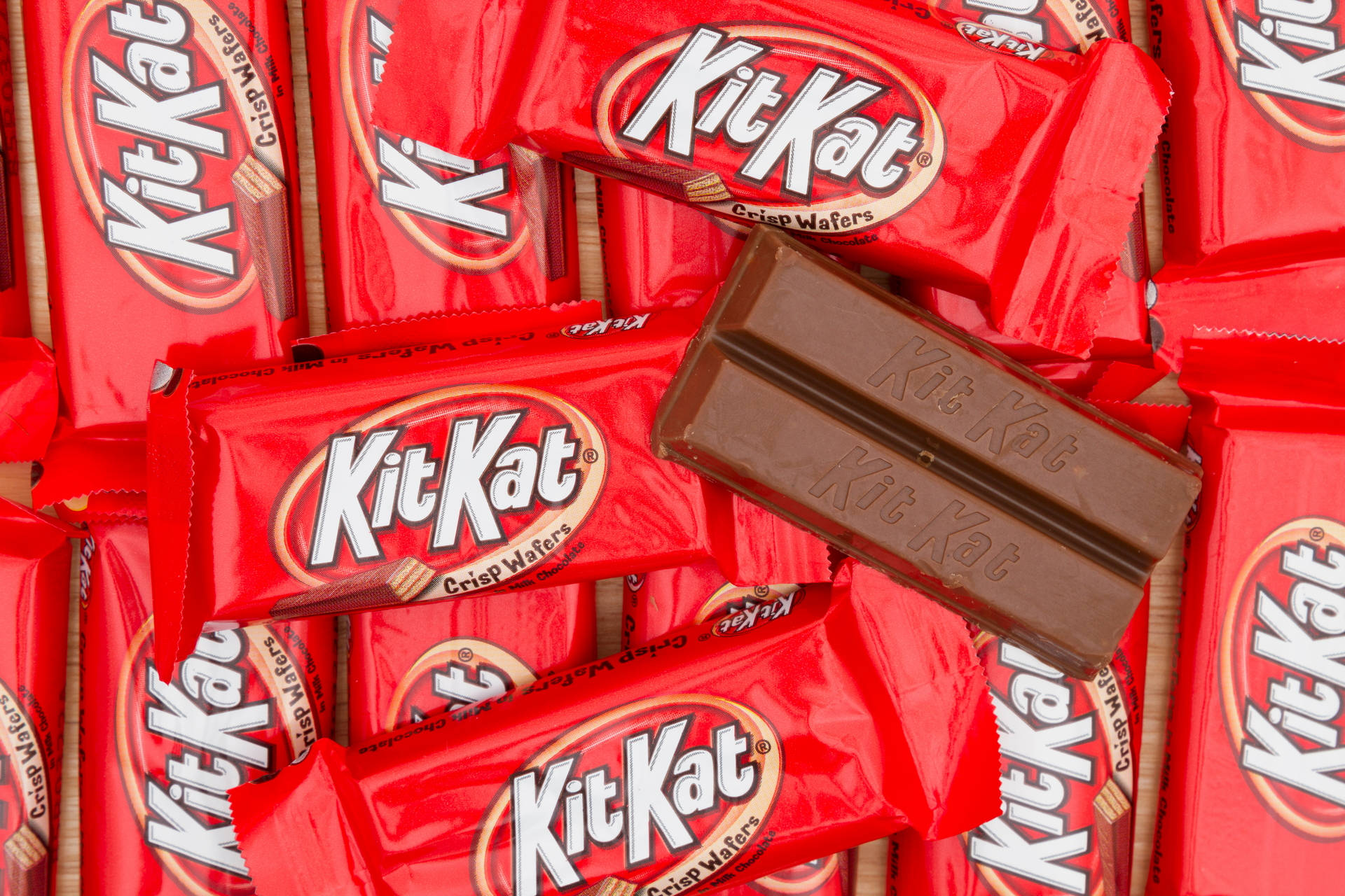 Kit Kat, red KitKat wrappers, broken chocolate bar, Full HD Desktop Wallpaper