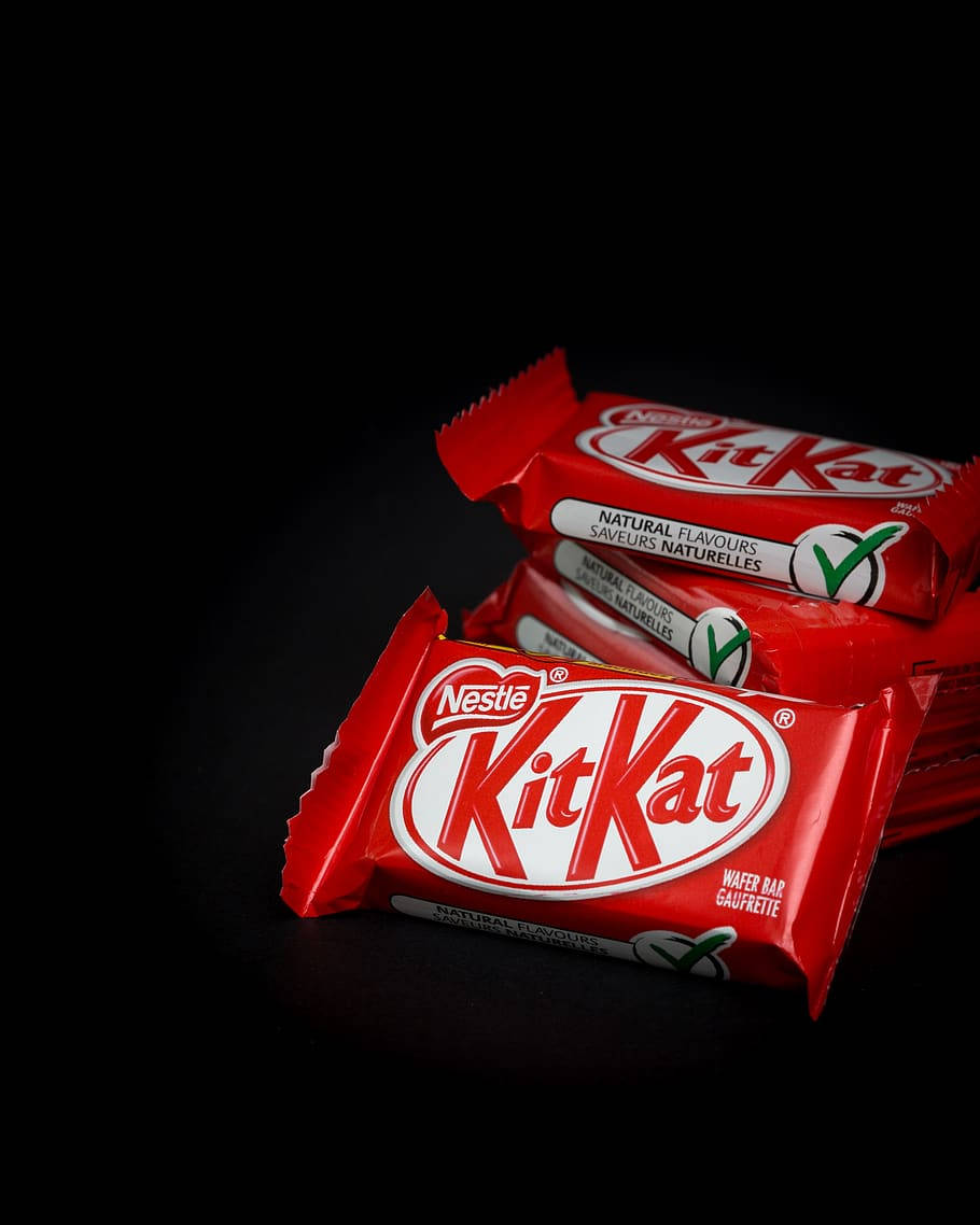 Kit Kat, vibrant red wrappers, studio lighting, SD Phone Wallpaper