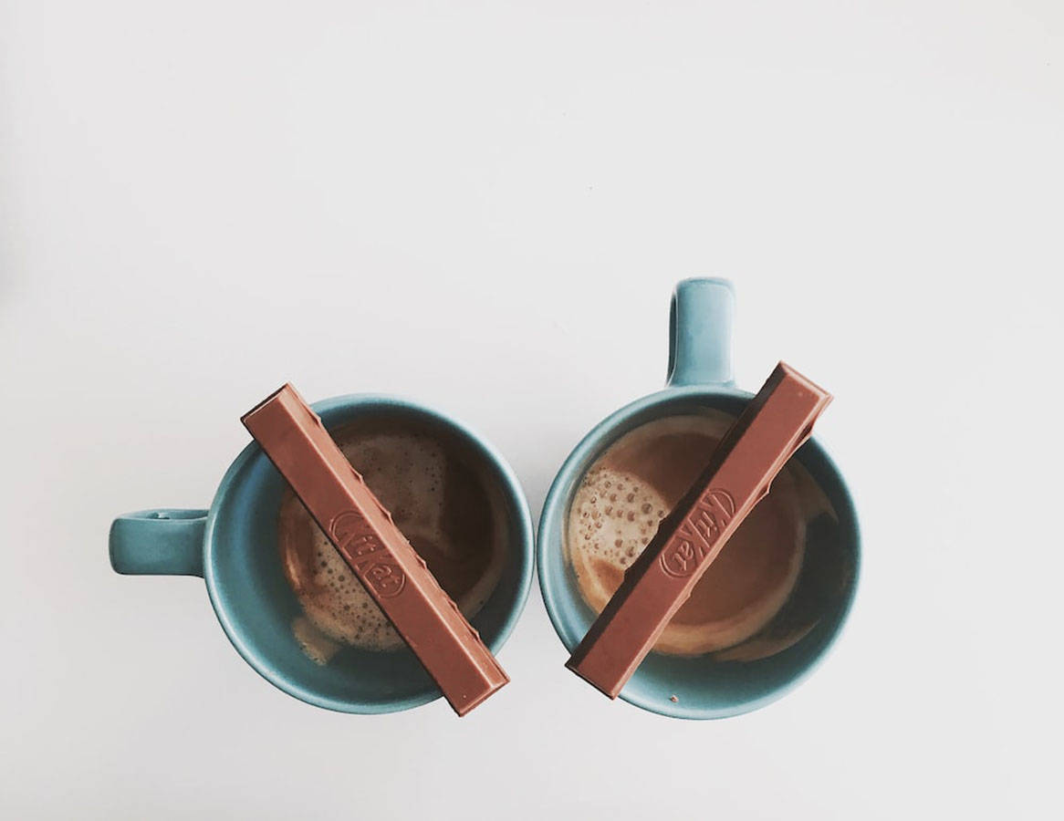Kit Kat, hot chocolate, teal mugs, SD Desktop Wallpaper