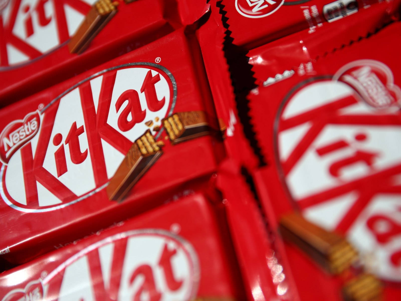 Red Kit Kat, white logos, golden foil wrappers, HD Desktop Wallpaper