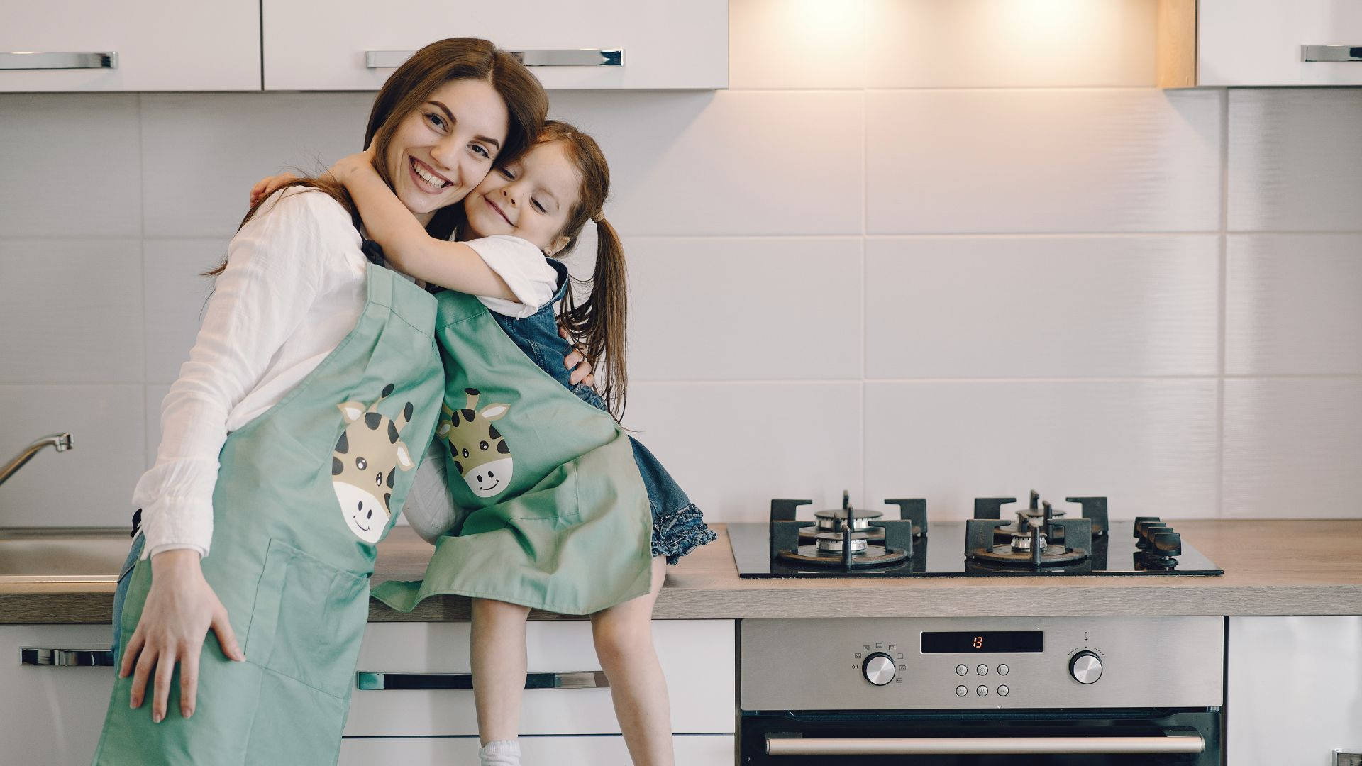 mom, young daughter, green giraffe aprons, Full HD Desktop Wallpaper