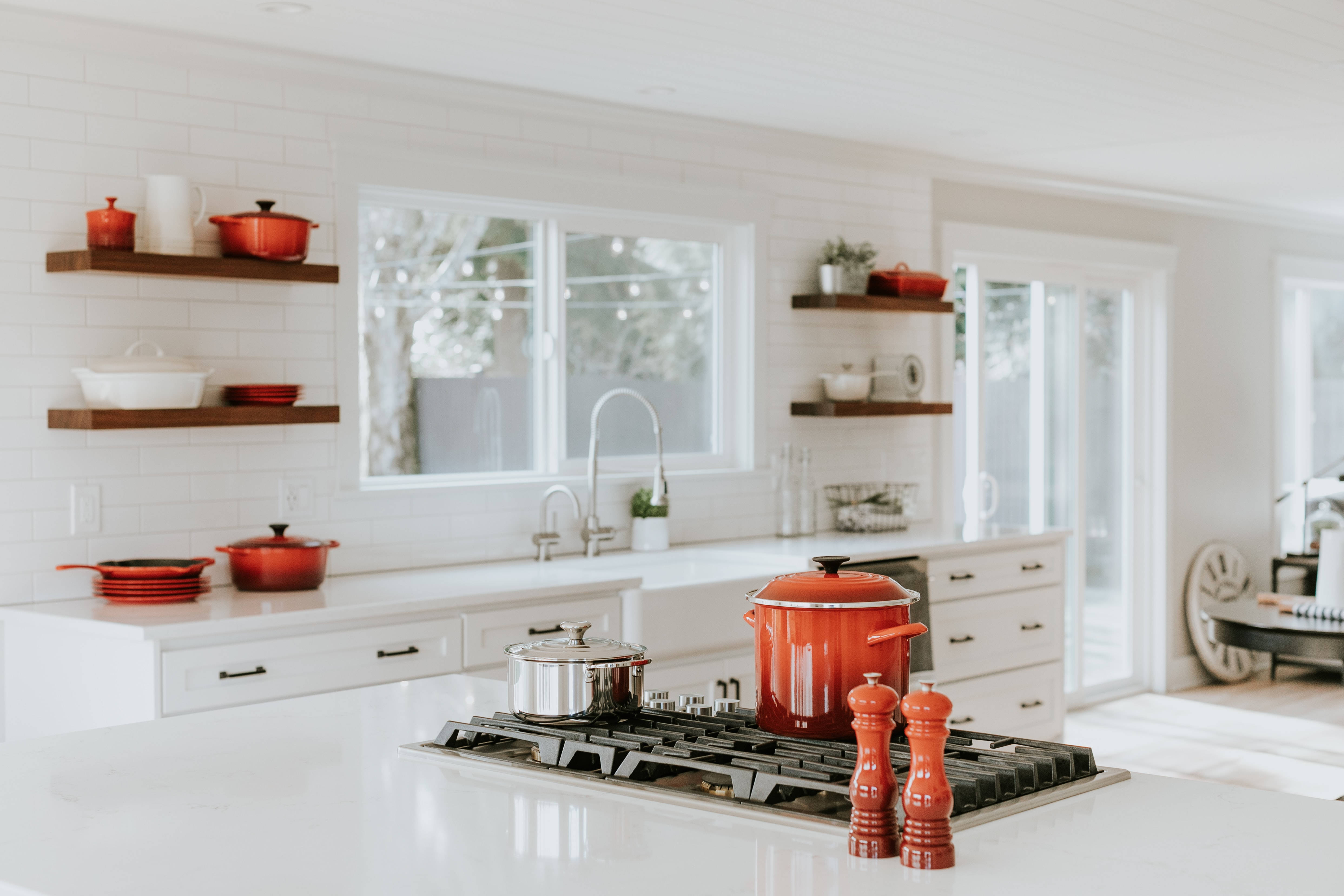 white cabinets, bold red cookware, glossy island, 4K Desktop Wallpaper