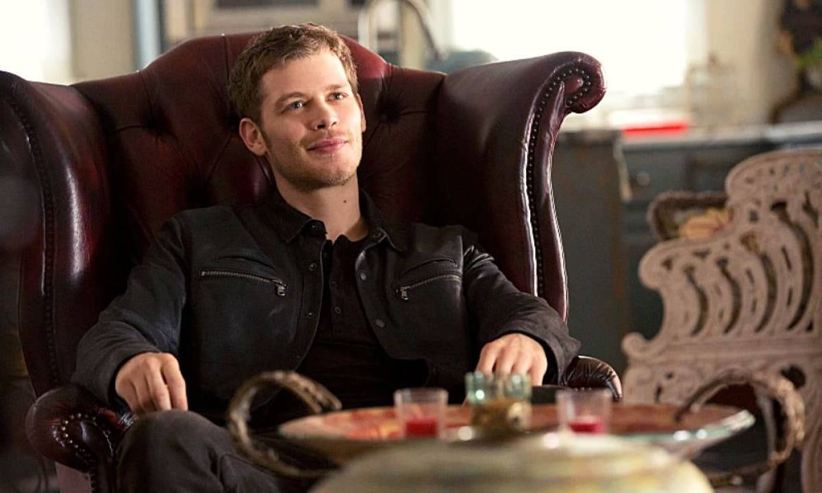 Klaus Mikaelson, lounge chair, plush red leather armchair, SD Desktop Wallpaper