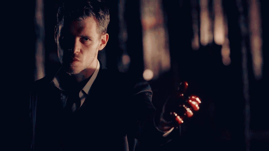 Klaus Mikaelson, dark suit, glowing red object, SD Desktop Wallpaper