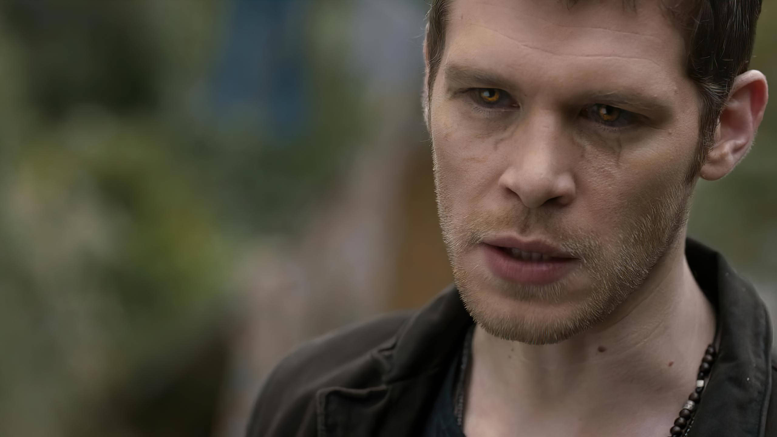 Klaus Mikaelson, veiny glowing eyes, amber eyes, 2K Desktop Wallpaper