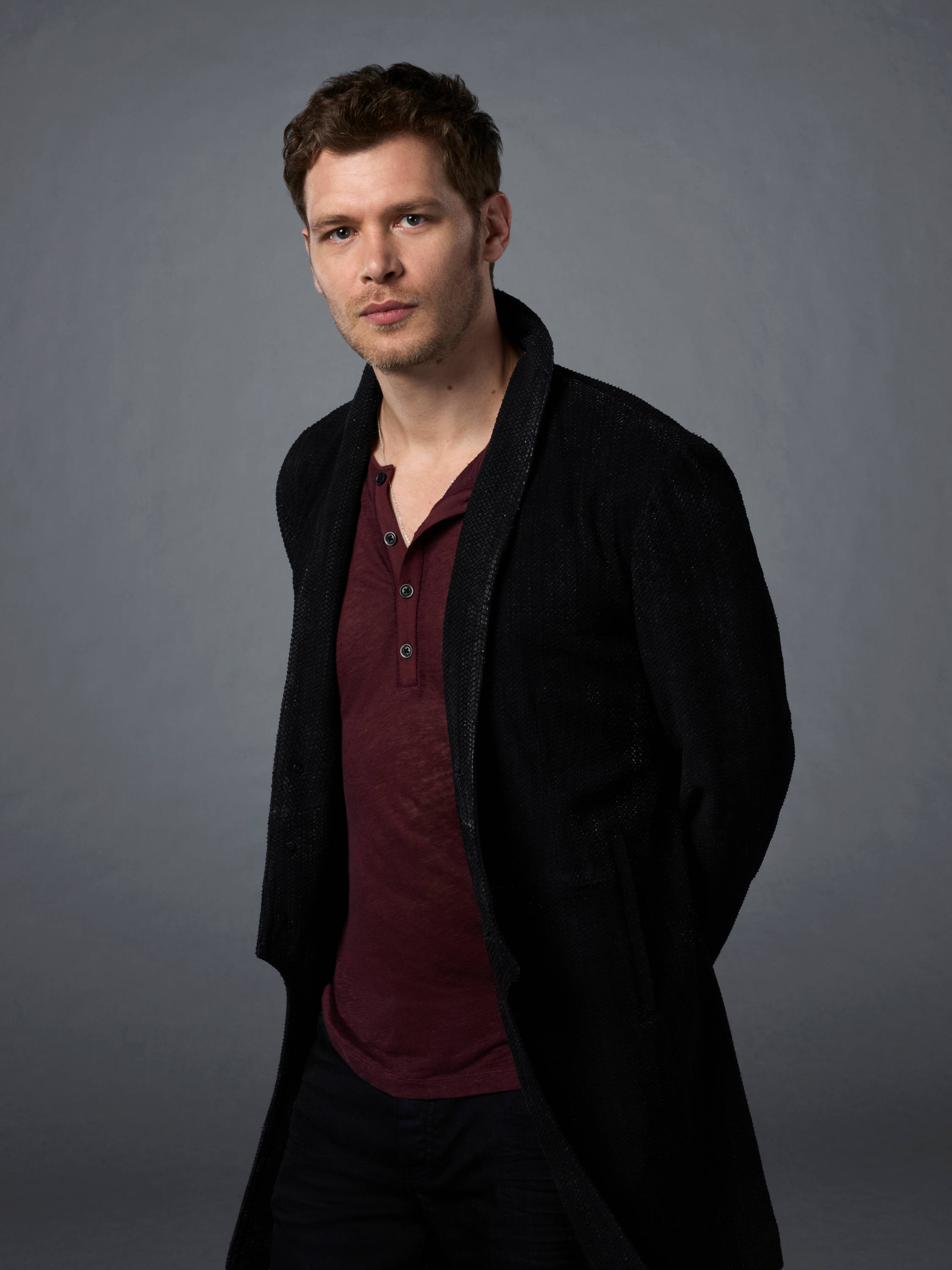 Klaus Mikaelson, black cardigan, maroon shirt, 2K Phone Wallpaper