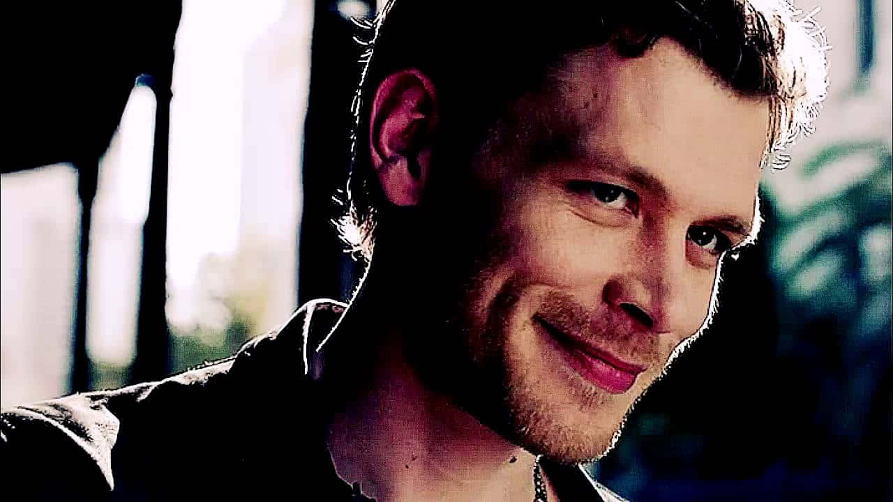 Klaus Mikaelson, smiling, tousled hair, HD Desktop Wallpaper