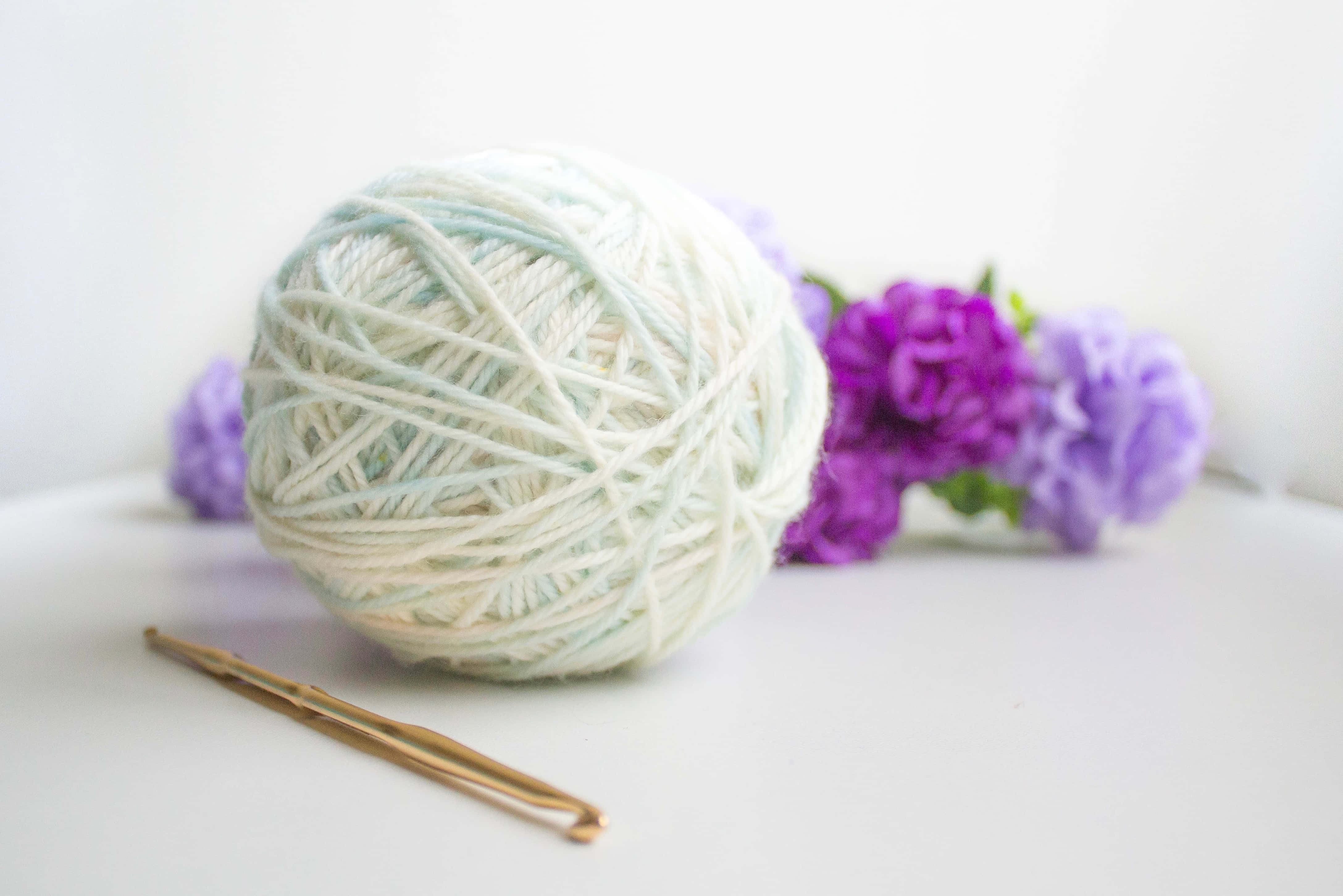 white ball of knitting wool, cream and mint yarn, crochet hook, 4K Desktop Wallpaper