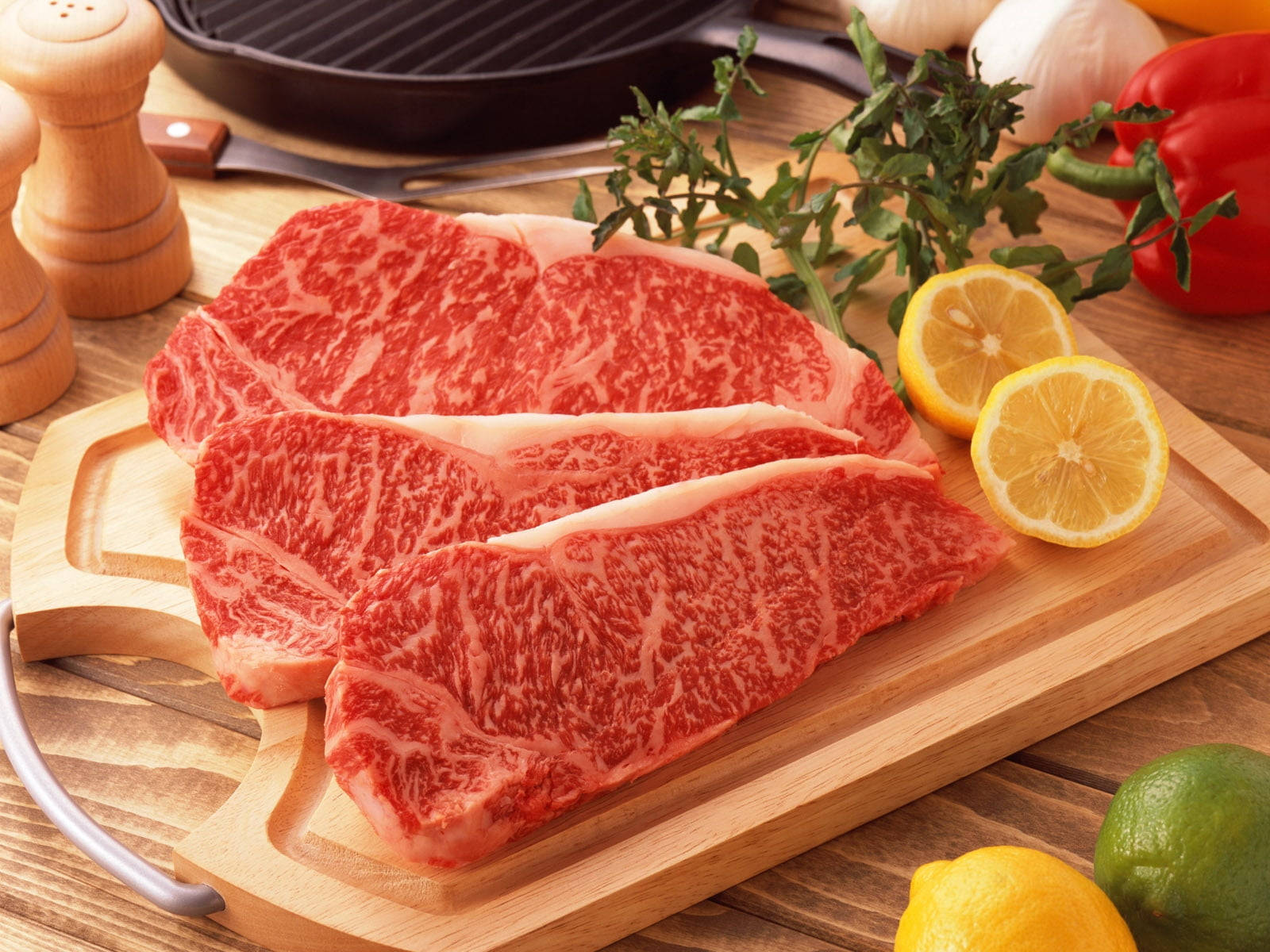 Kobe Beef, wooden cutting board, marbled beef steaks, HD Desktop Wallpaper