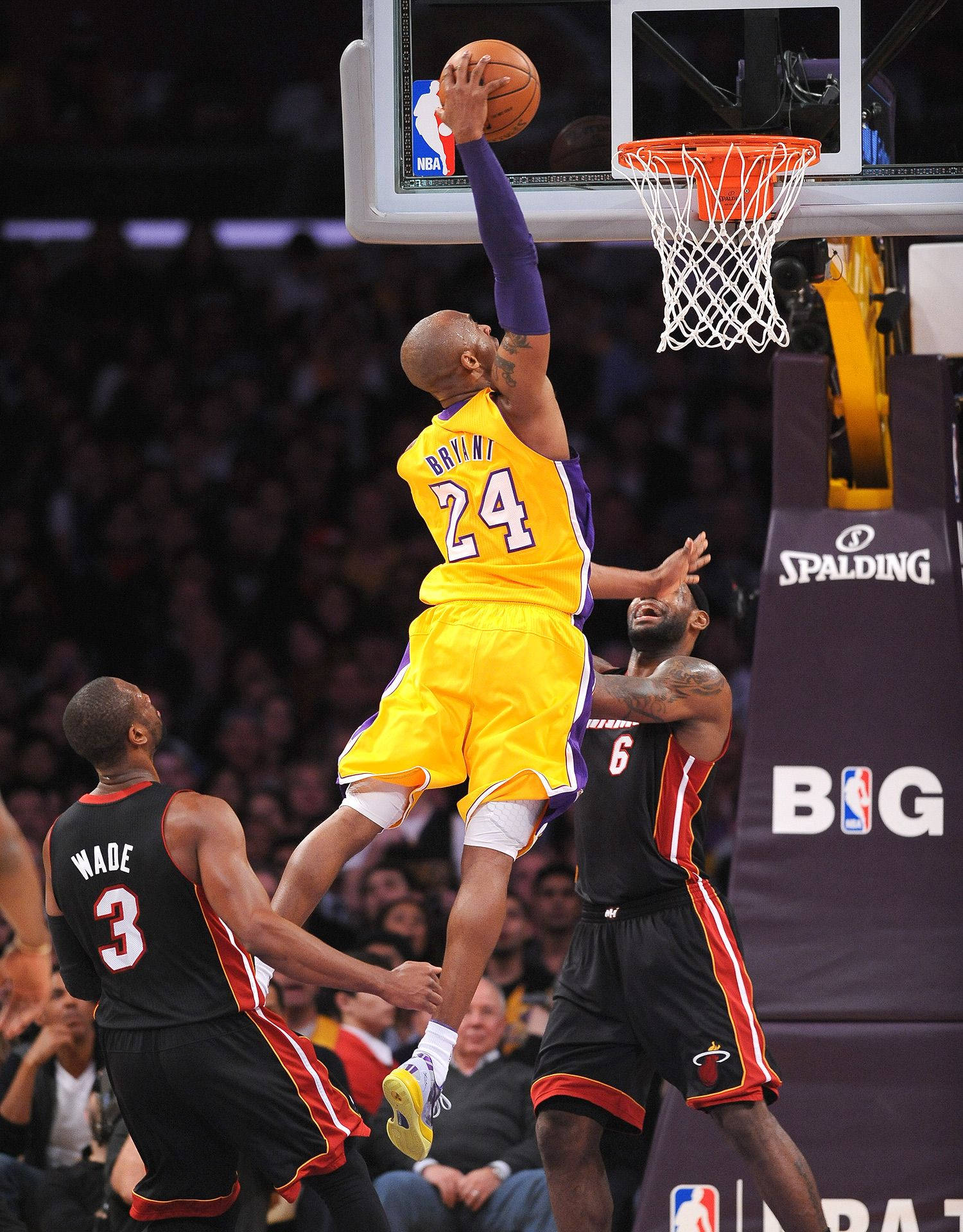 Kobe Bryant, yellow Lakers jersey, dunks basketball, Full HD Phone Wallpaper