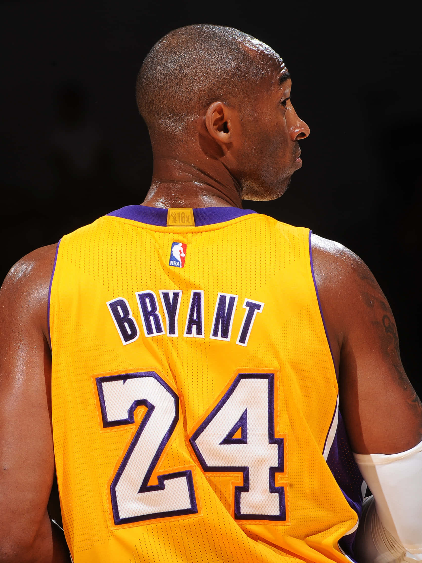 Kobe Bryant, yellow Lakers jersey, number 24, Full HD Phone Wallpaper