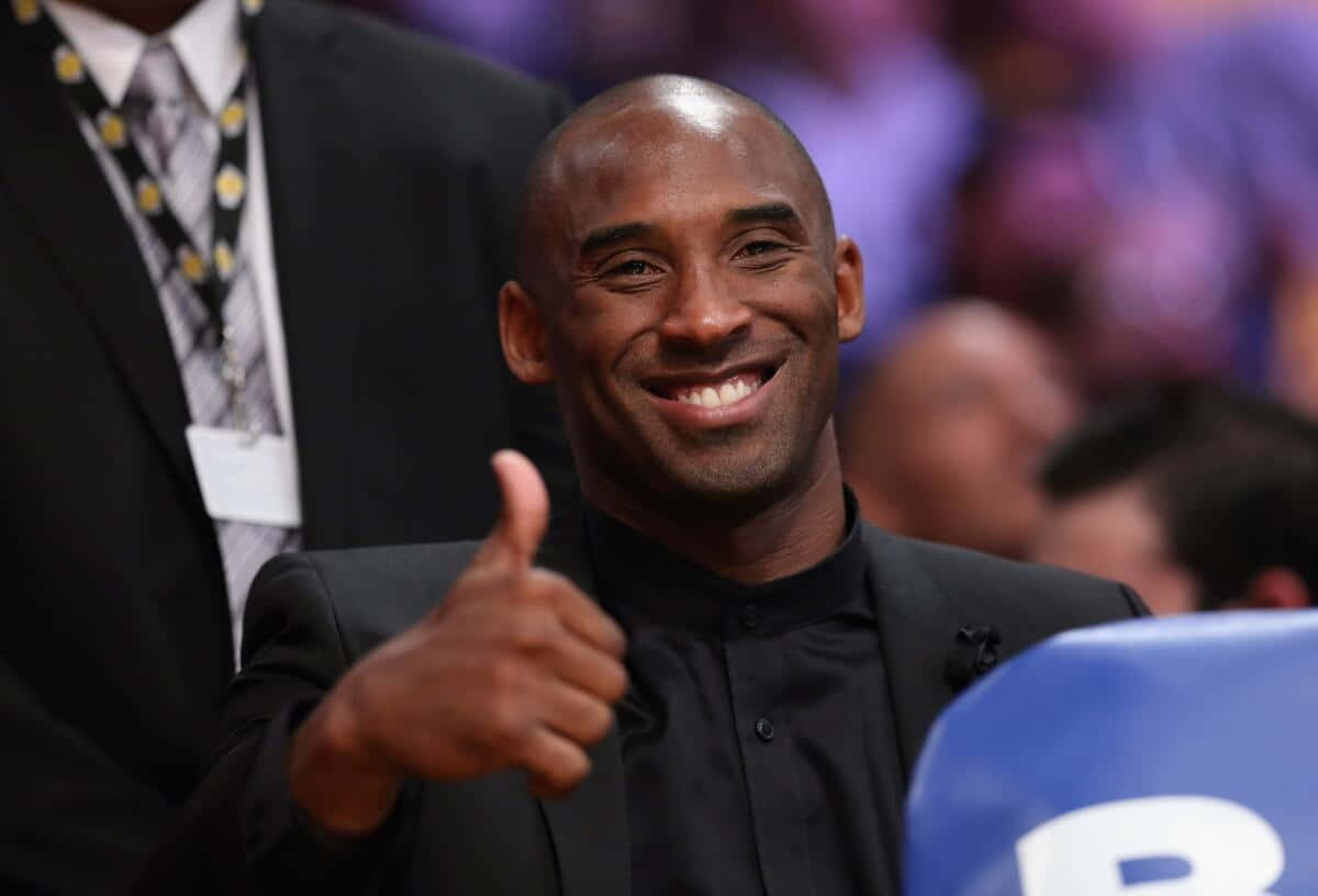Kobe Bryant, thumbs up, wide smile, SD Desktop Wallpaper