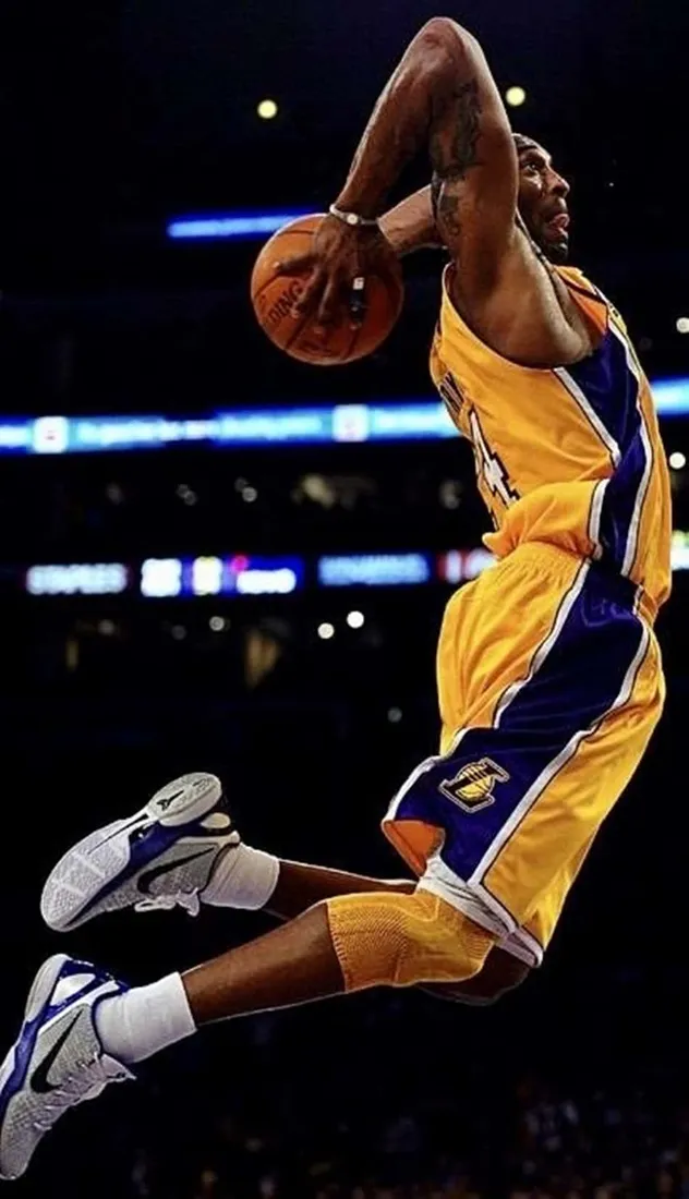 Kobe Dunking