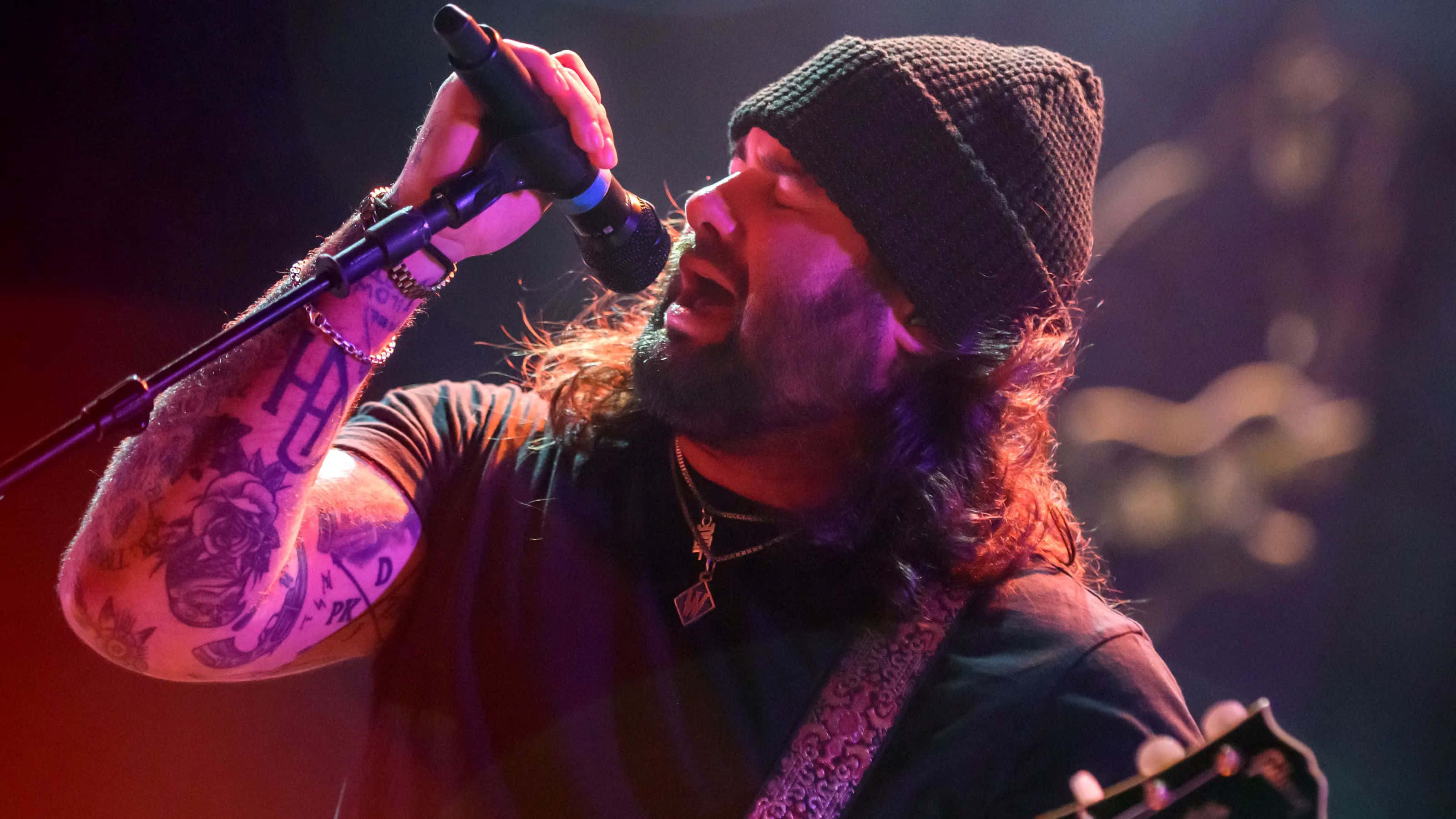 Koe Wetzel, performing live concert, tattooed musician, 2K Desktop Wallpaper