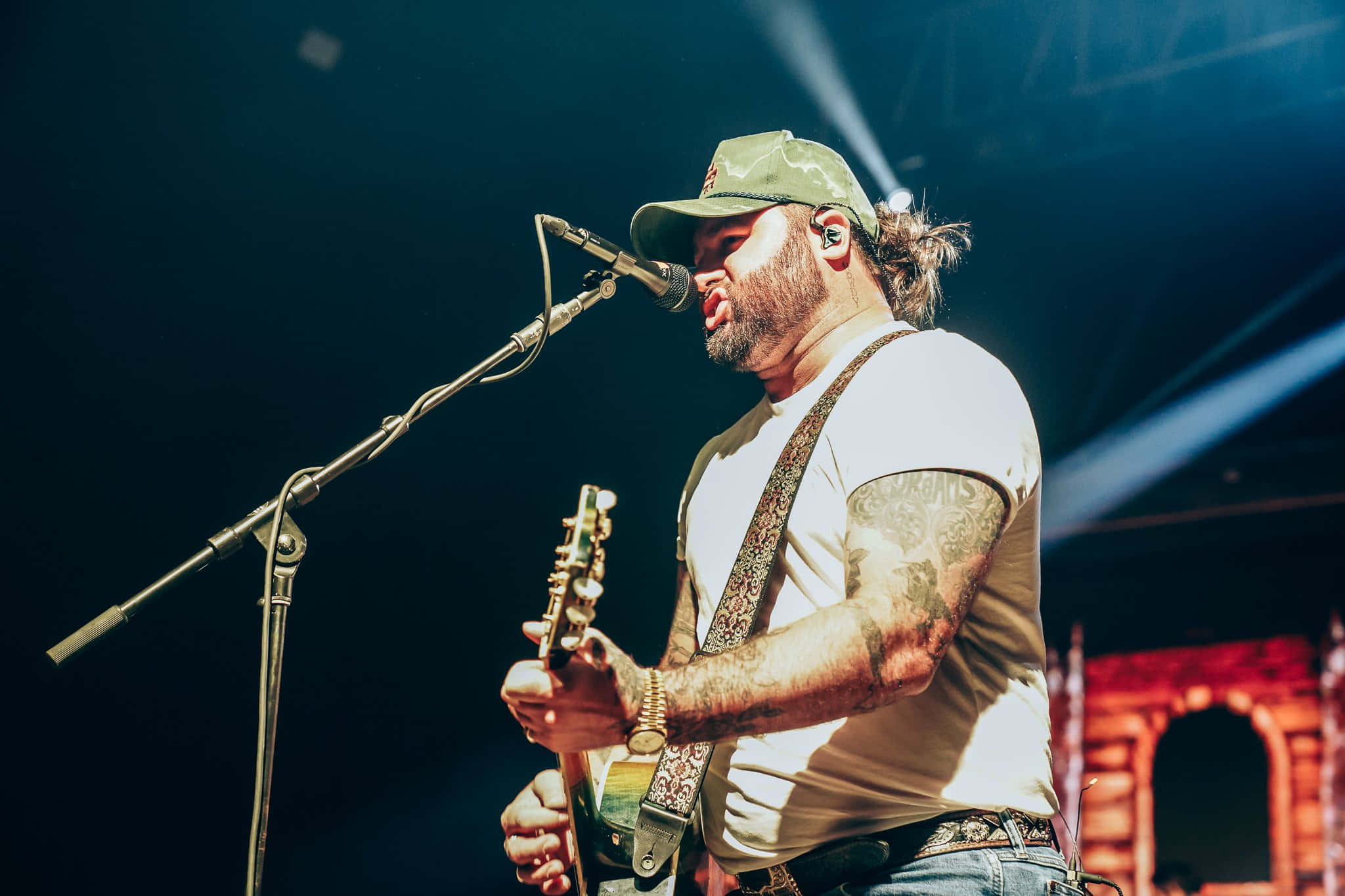Koe Wetzel, green cap, blue stage lights, Full HD Desktop Wallpaper