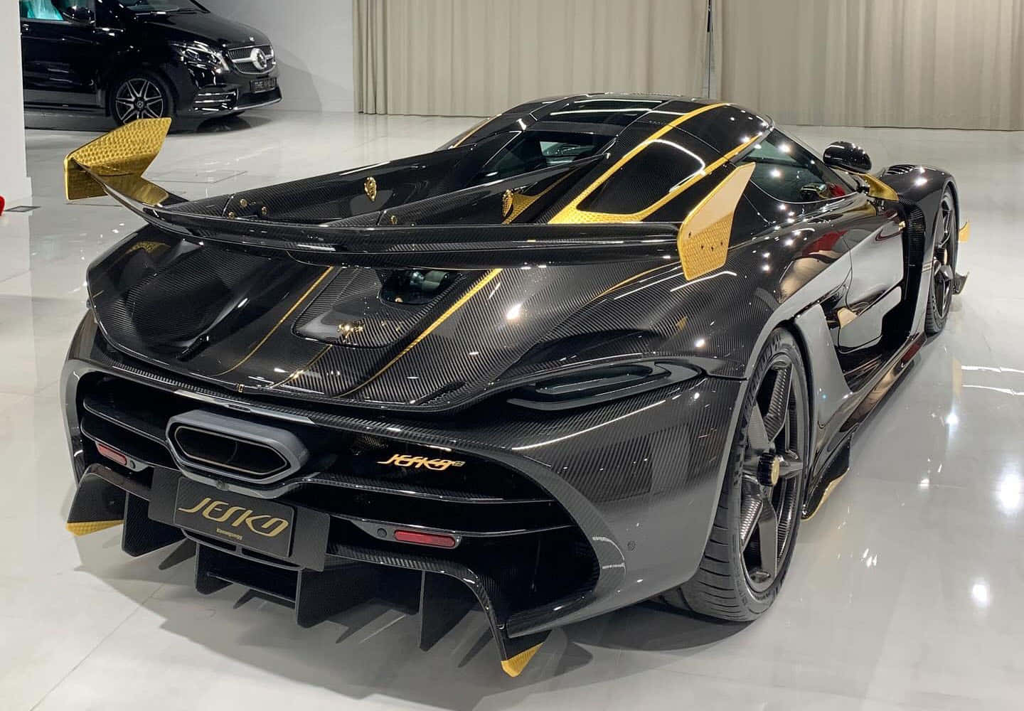 Koenigsegg Jesko, black and gold, carbon fiber body, HD Desktop Wallpaper