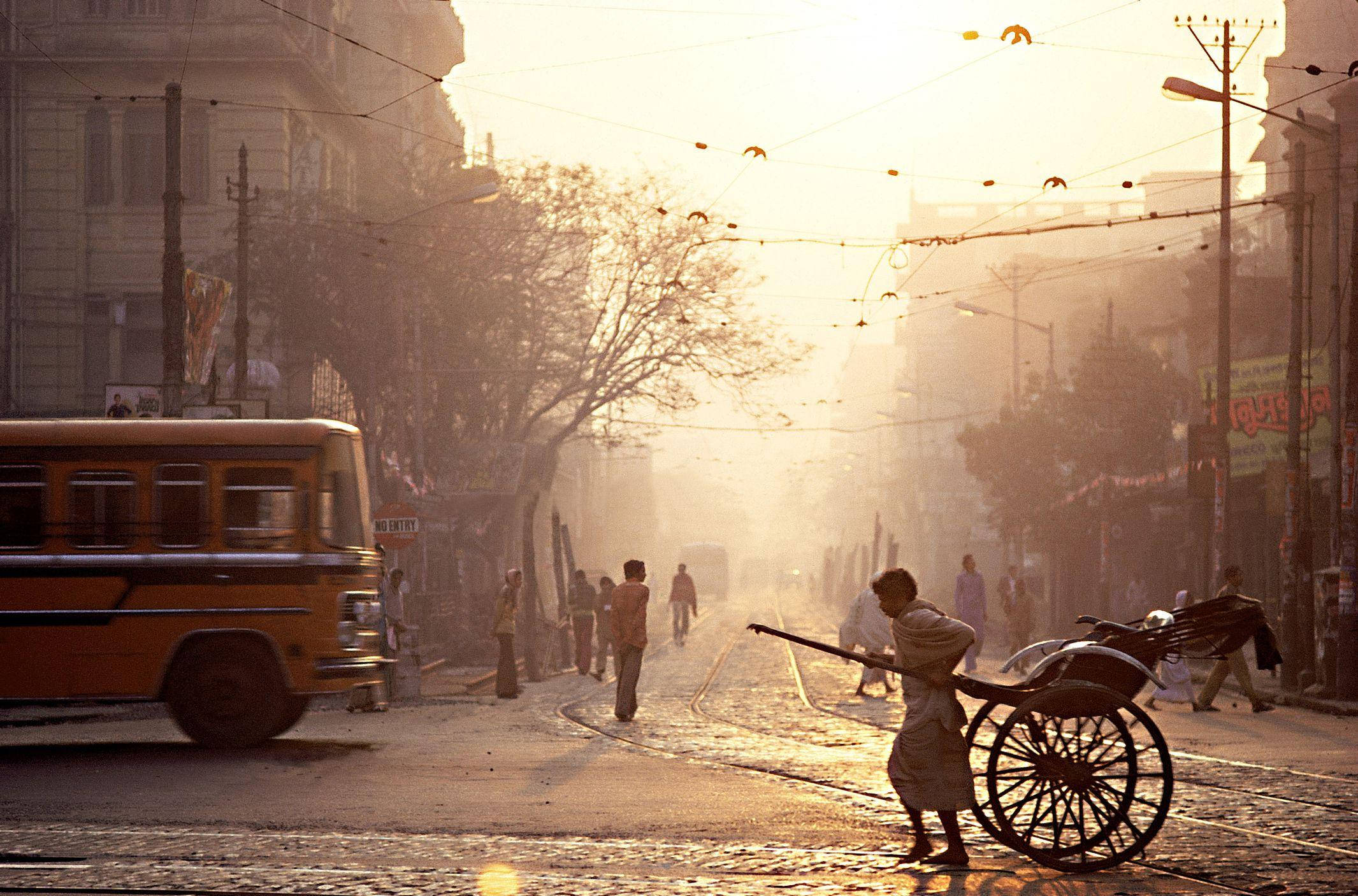Kolkata, Golden sunrise, bustling Indian street, Full HD Desktop Wallpaper