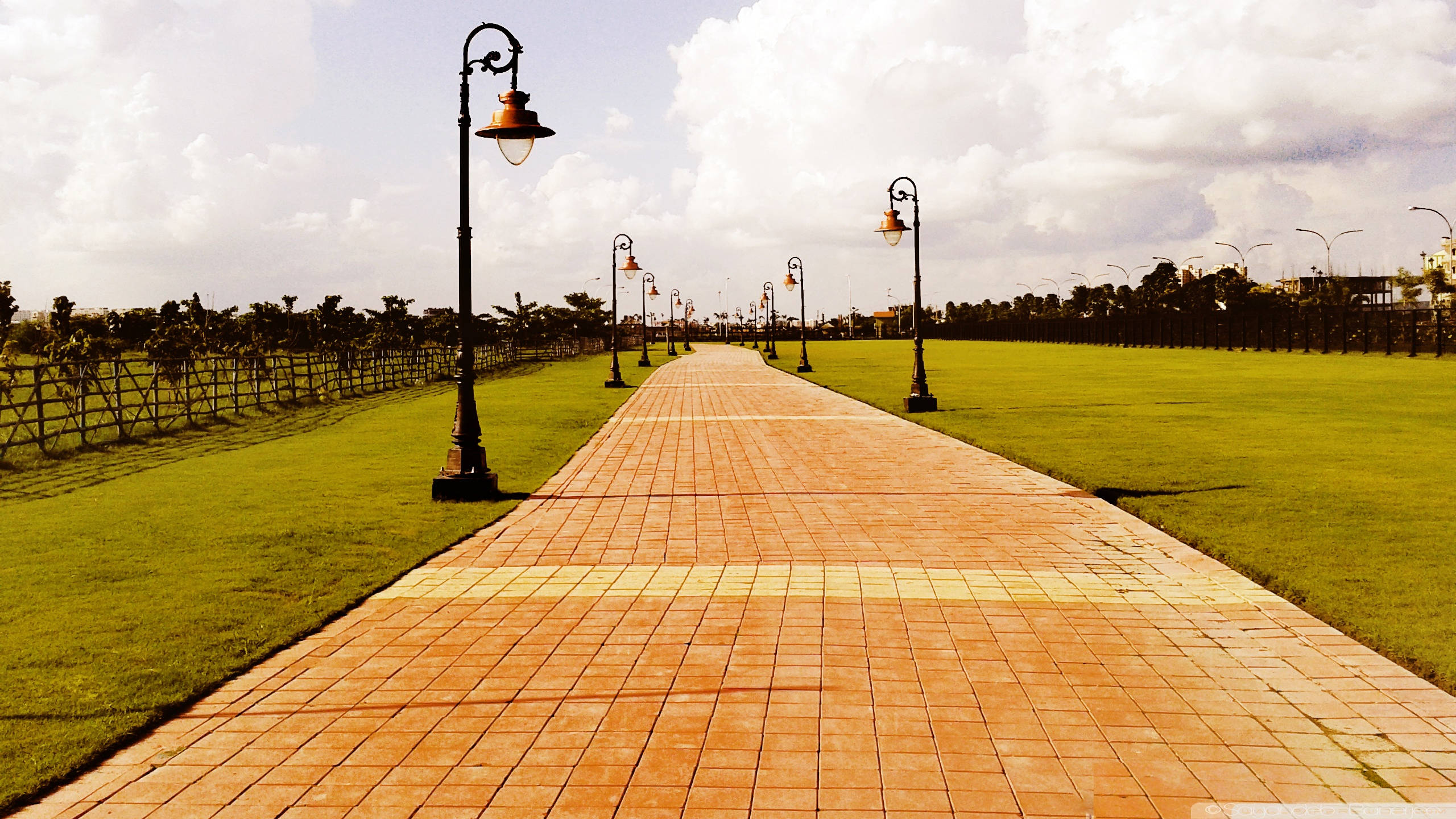 Kolkata, vintage lampposts, brick pathway, 2K Desktop Wallpaper