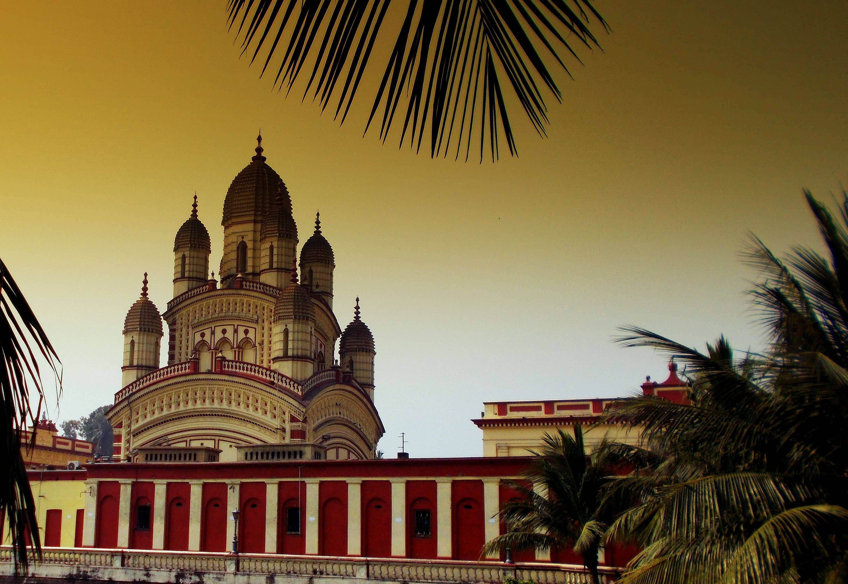 Kolkata, red temple, domes, 2K Desktop Wallpaper