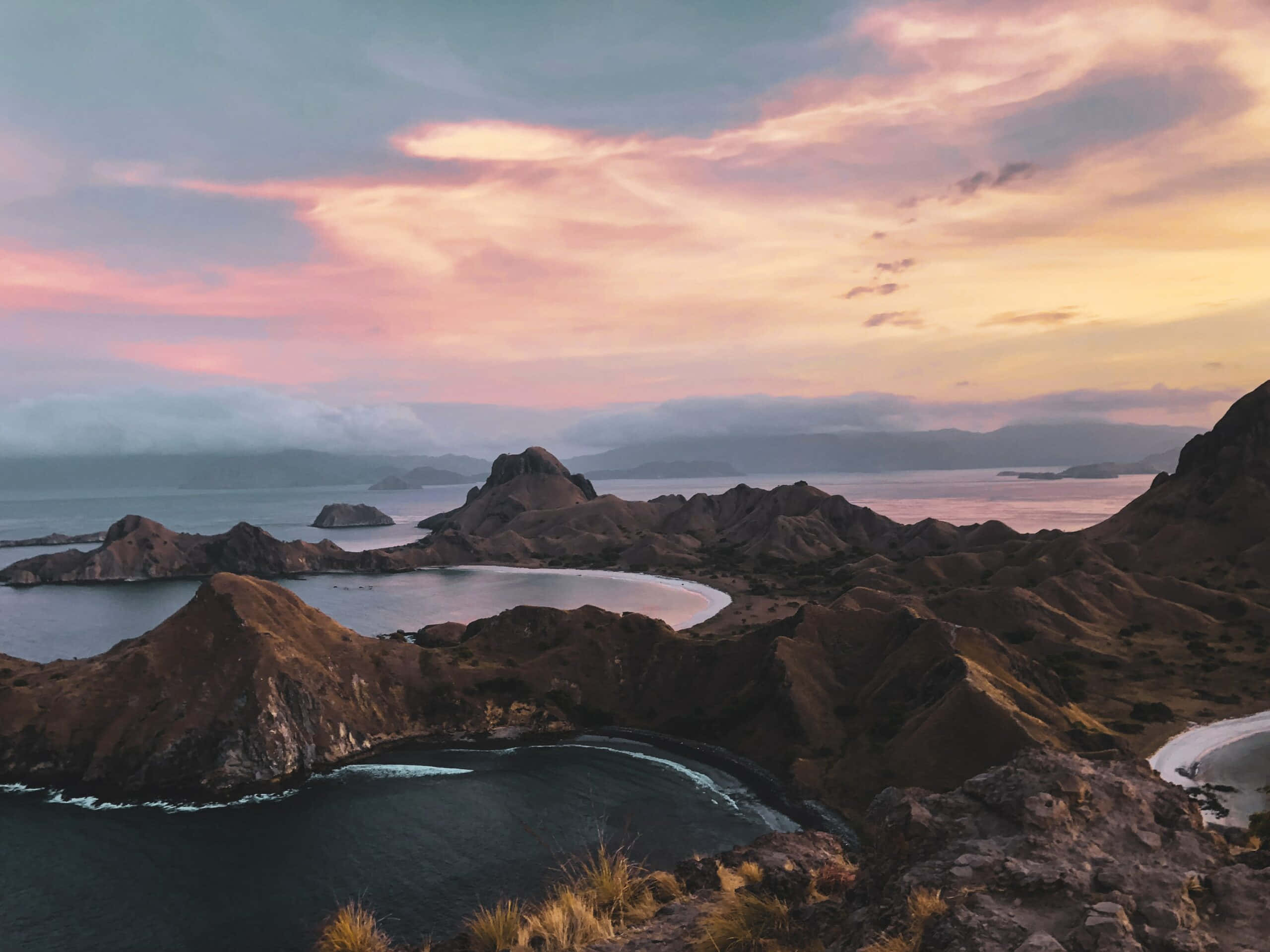 Komodo Island, pastel sky, sunset, 2K Desktop Wallpaper