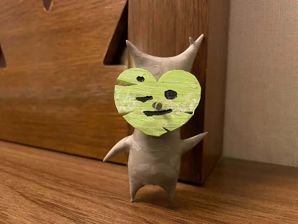 Korok, lime green heart-shaped mask, wooden surface, SD Desktop Wallpaper