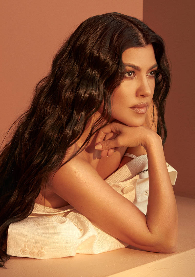 Kourtney Kardashian, long dark hair, warm terracotta wall, SD Phone Wallpaper