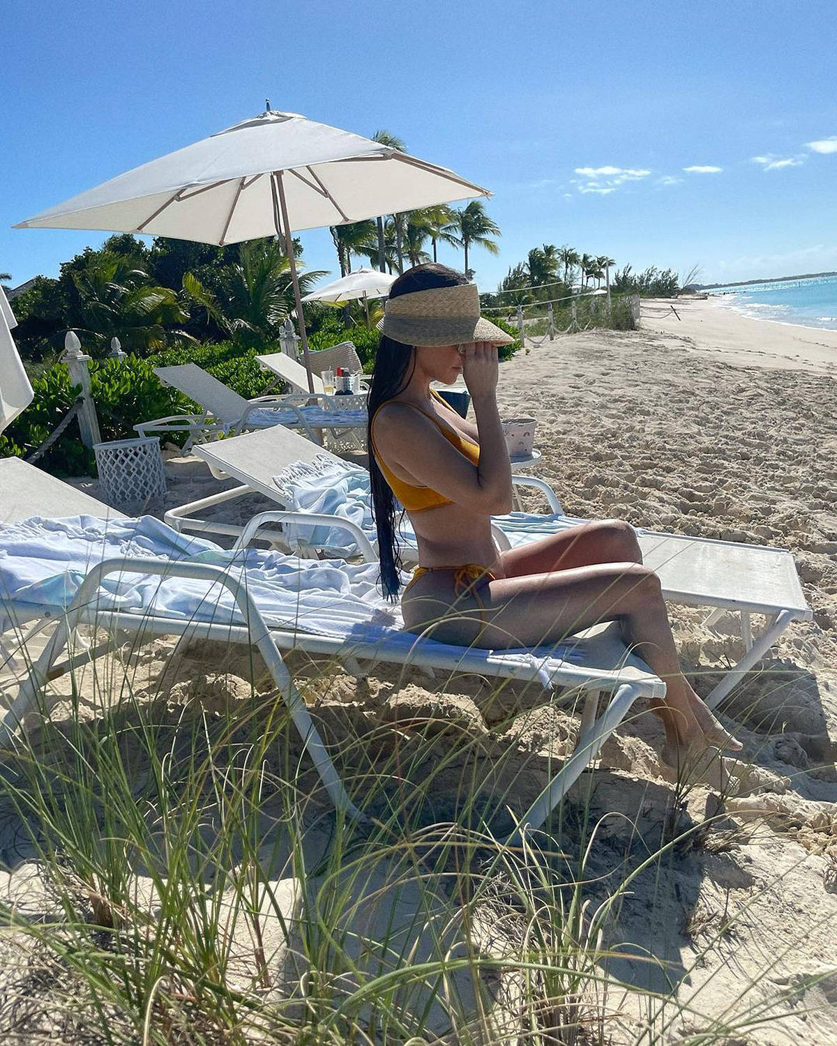 Kourtney Kardashian, yellow bikini, straw visor, HD Phone Wallpaper