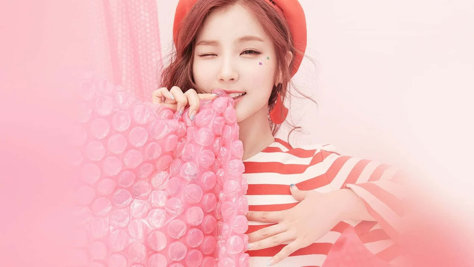 Kpop group photo, Kawaii Style, red beret, HD Desktop Wallpaper
