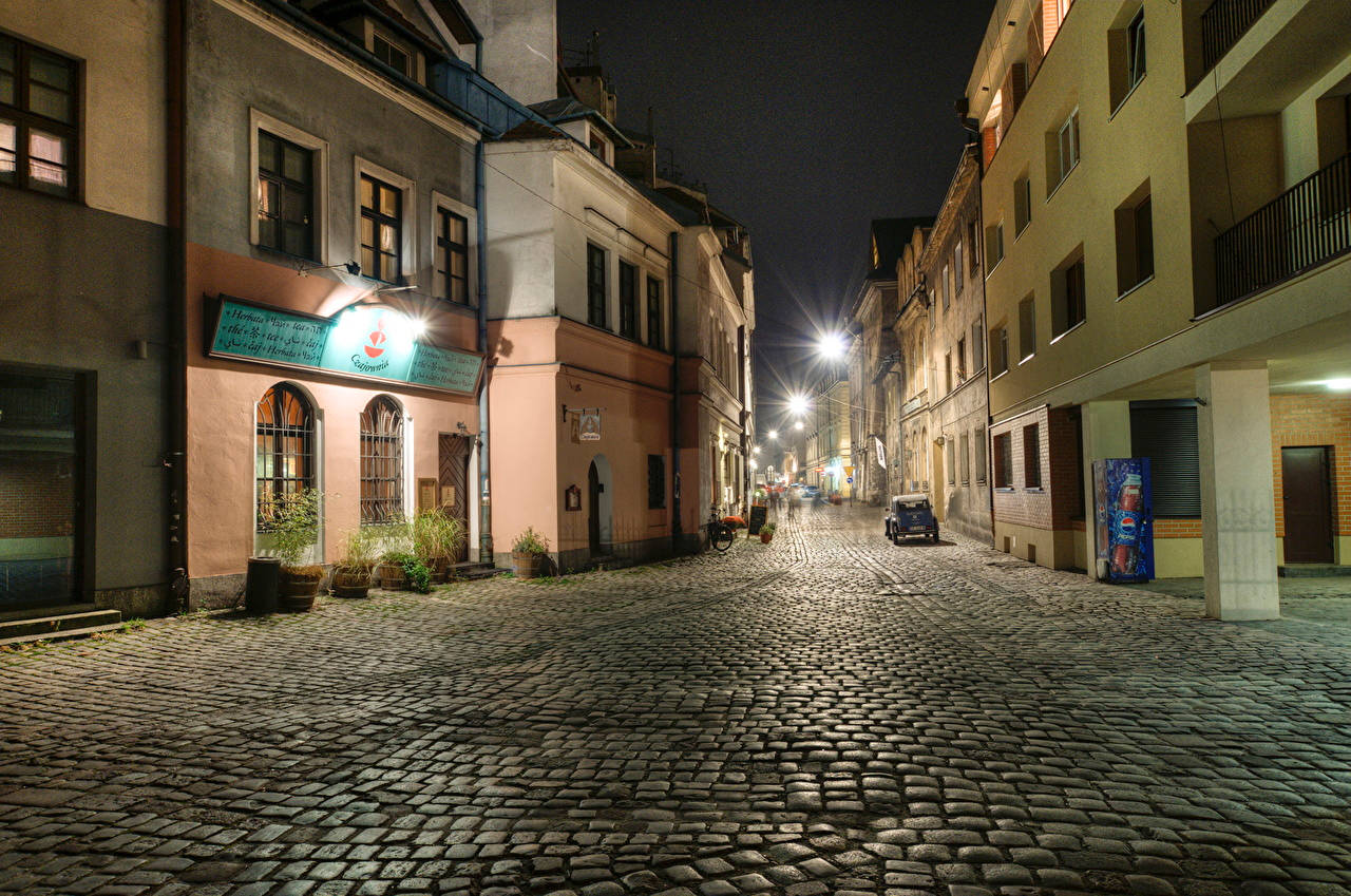 Krakow Poland, narrow cobblestone street, warm streetlights, HD Desktop Wallpaper