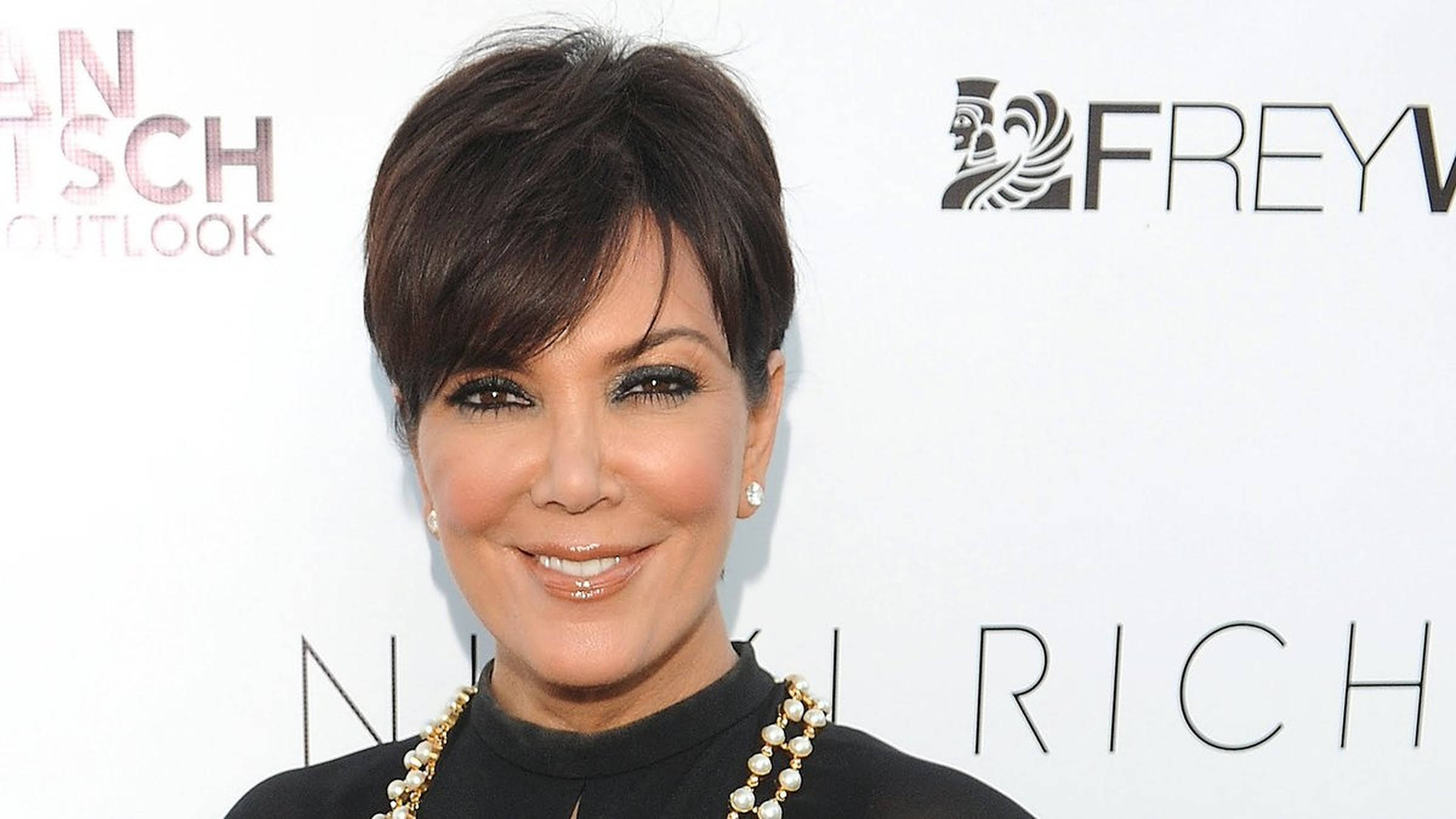 Kris Jenner, pearl necklace, black top, Full HD Desktop Wallpaper