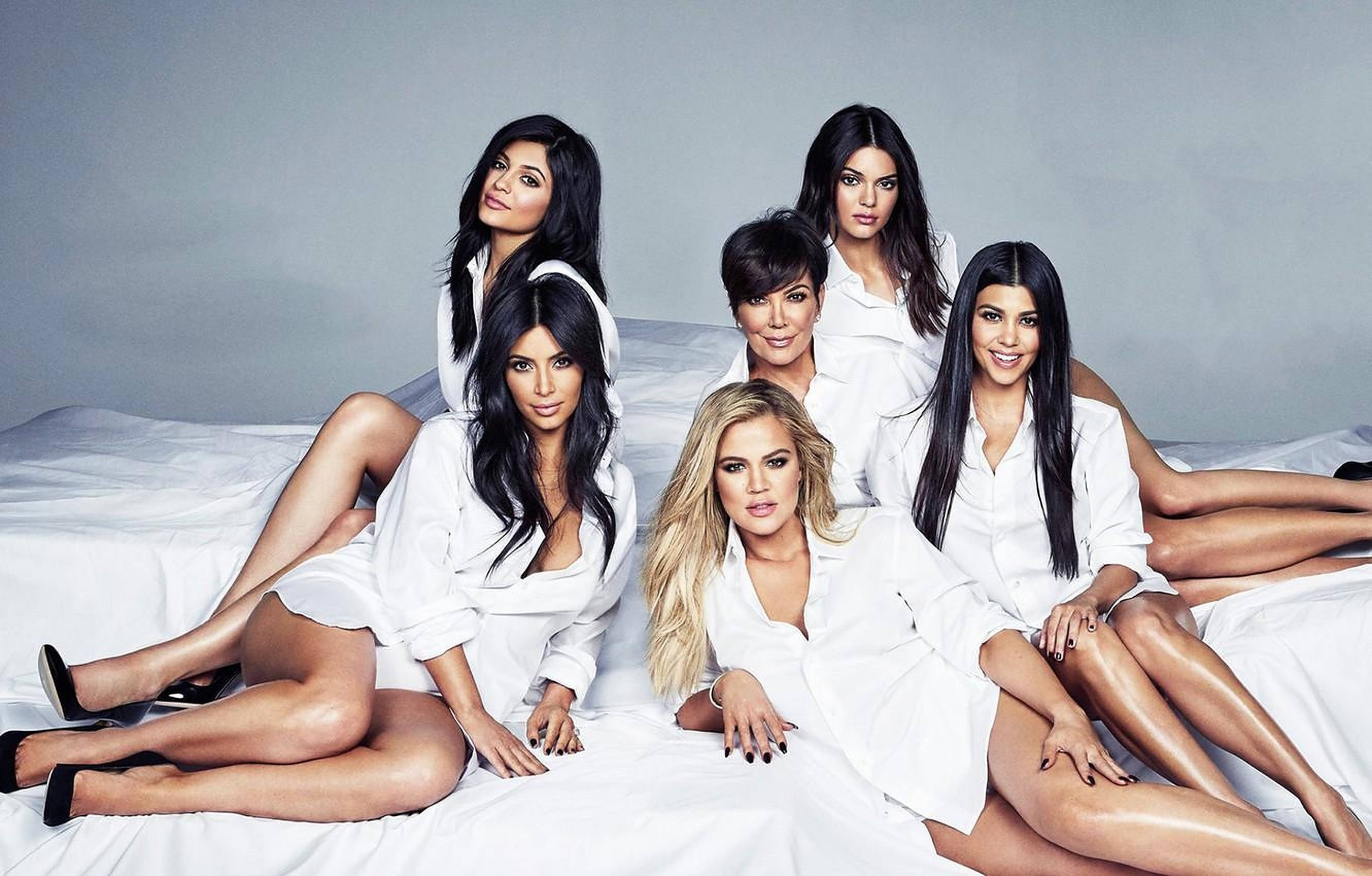 Kris Jenner, daughters, white shirts, 2K Desktop Wallpaper