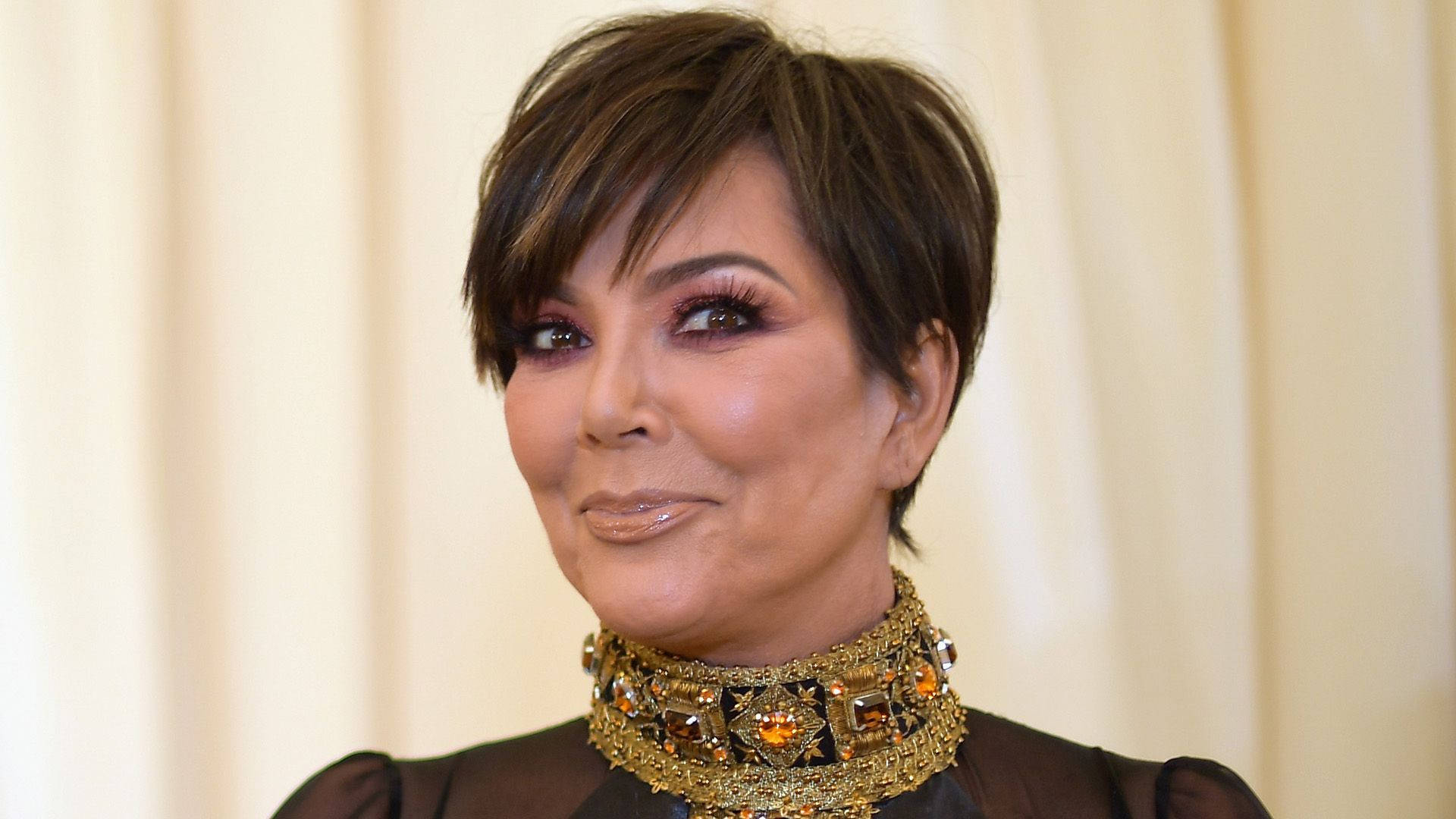 Kris Jenner, jeweled gold choker, soft cream curtain, Full HD Desktop Wallpaper