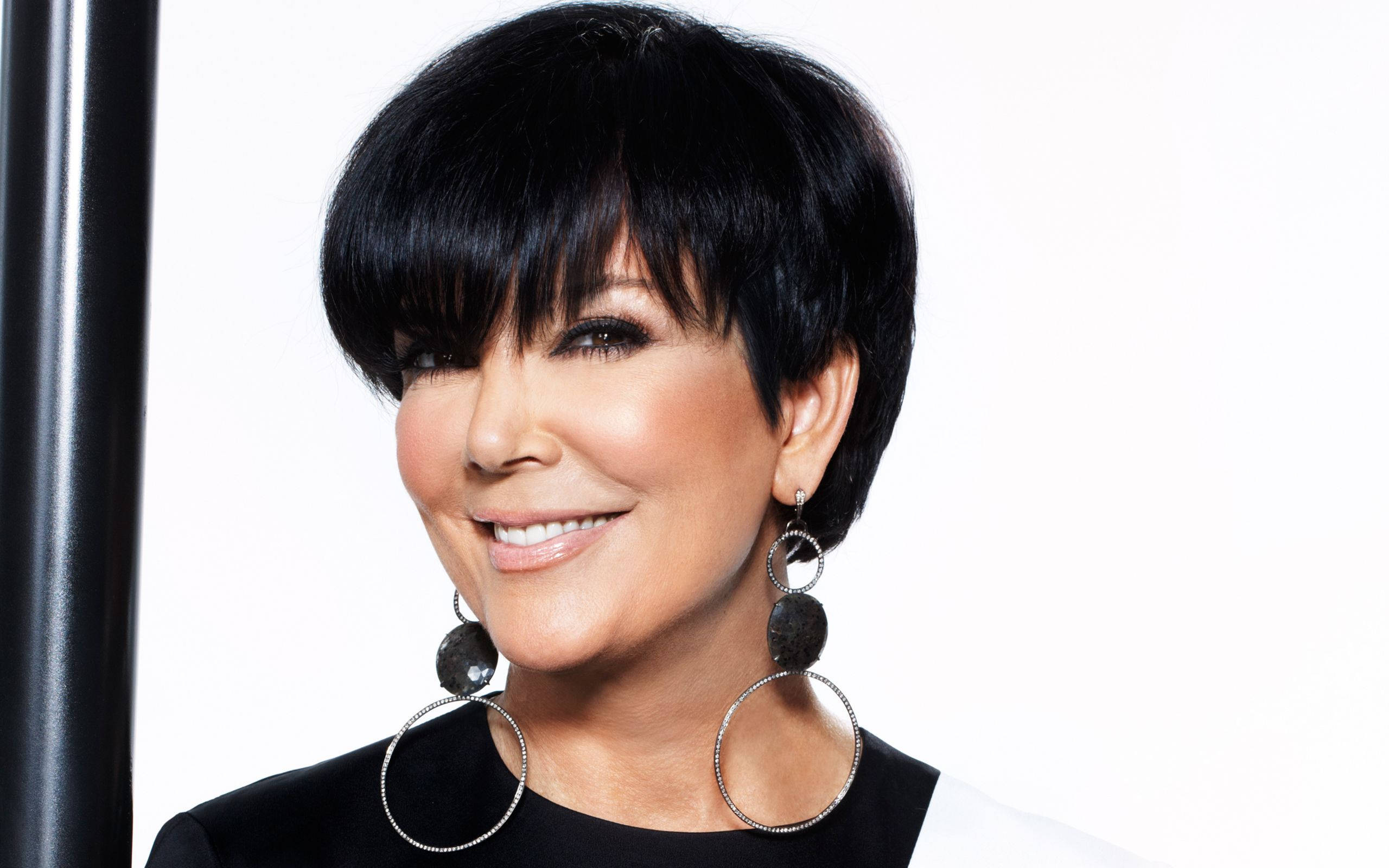 Kris Jenner, black bob haircut, bold hoop earrings, 2K Desktop Wallpaper